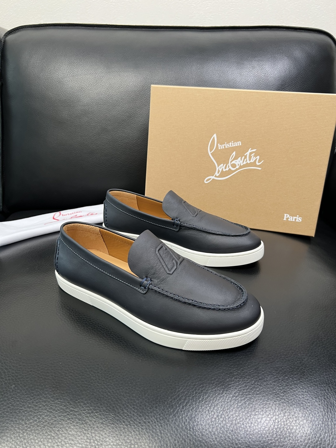 christian louboutin 高品质 顶级工艺品 CL红底 专柜同步原厂配置，意大利进口牛皮面