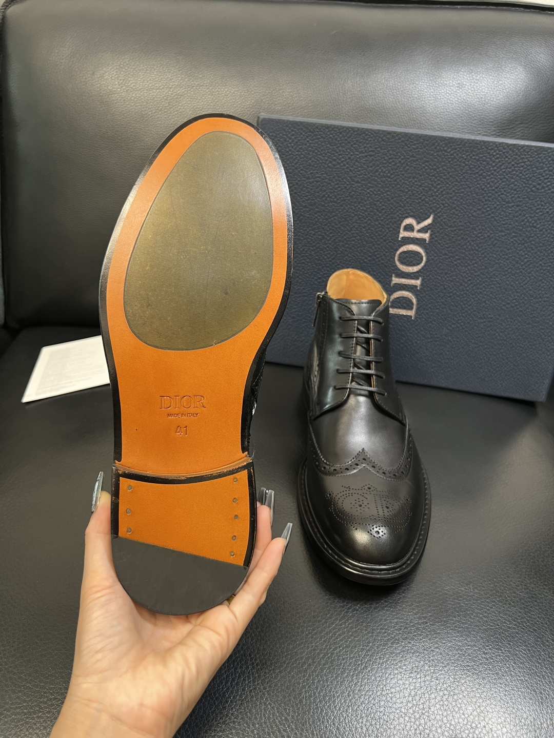 Dior 顶级工艺品 迪奥 靴子高帮专柜同步 原厂配置，意大利进口原版牛皮面料，透气舒适进口水染牛里垫，
