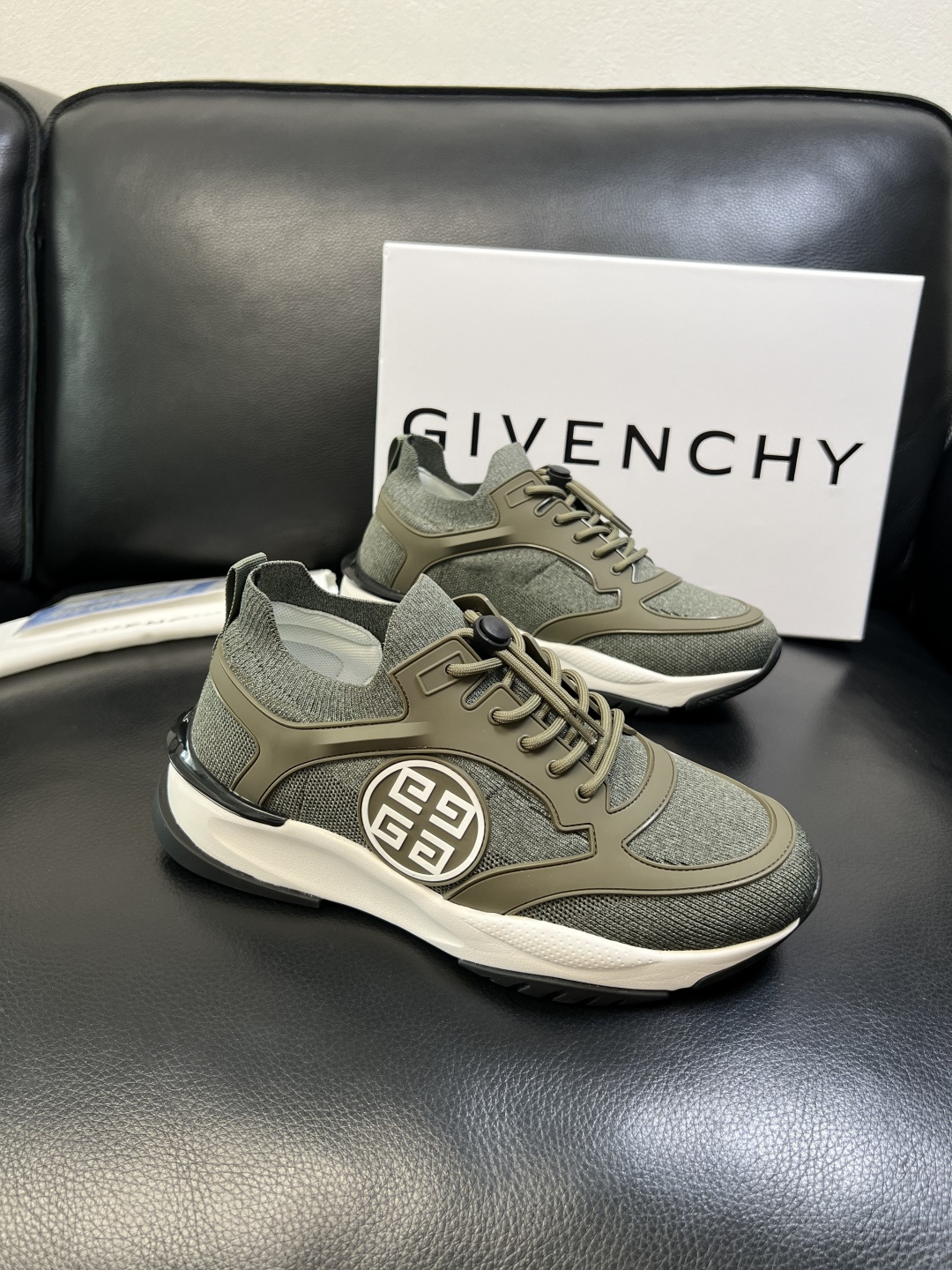 NO:574569,Givenchy high-quality top crafts Givenchy counters are equipped with original factory configurations, Italian imported cowhide with mesh fabric, all shoe accessories are made by private molds, soft and comfortable mesh inner pads, soles are original and super comfortable, original factory and single goods, welcome to compare, code number 39-44 (customized 38 45),,givenchy,givenchy,cowhide19860909Givenchy 高品质 顶级工艺品 纪梵希 专柜同步原厂配置,意大利进口牛皮搭配网布面料,全鞋配件私模打造,柔软舒适网布内里垫,鞋底原厂特供原版超级舒适,原厂跟单货,欢迎对比, 码数 39-44 (订做 38 45 ),,givenchy,givenchy,cowhide,Men's shoes