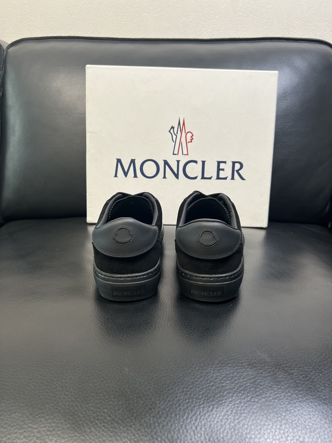 MONCLER 高品质 顶级工艺品 蒙口 新品专柜新款，原厂配置意大利进口牛皮搭配面料，高品质复杂拼接工