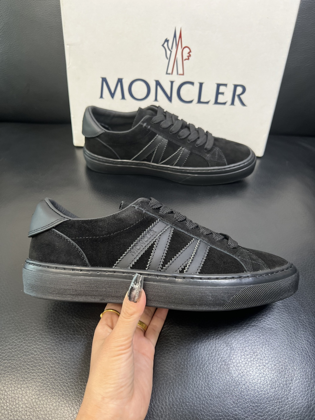 MONCLER 高品质 顶级工艺品 蒙口 新品专柜新款，原厂配置意大利进口牛皮搭配面料，高品质复杂拼接工