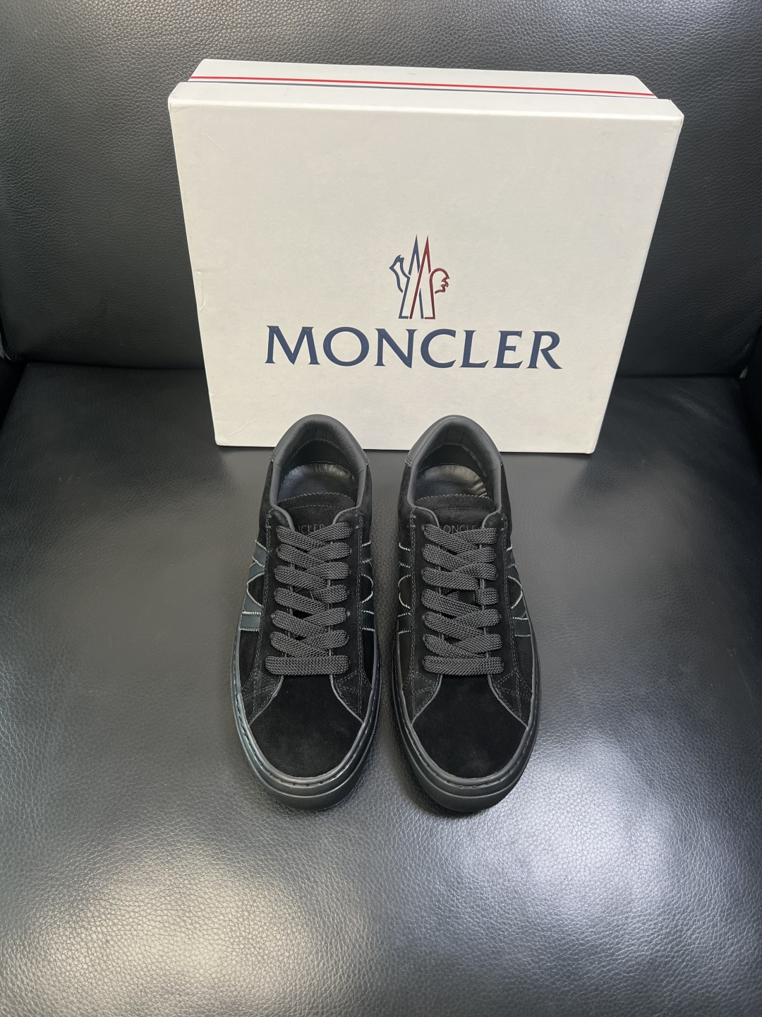 MONCLER 高品质 顶级工艺品 蒙口 新品专柜新款，原厂配置意大利进口牛皮搭配面料，高品质复杂拼接工