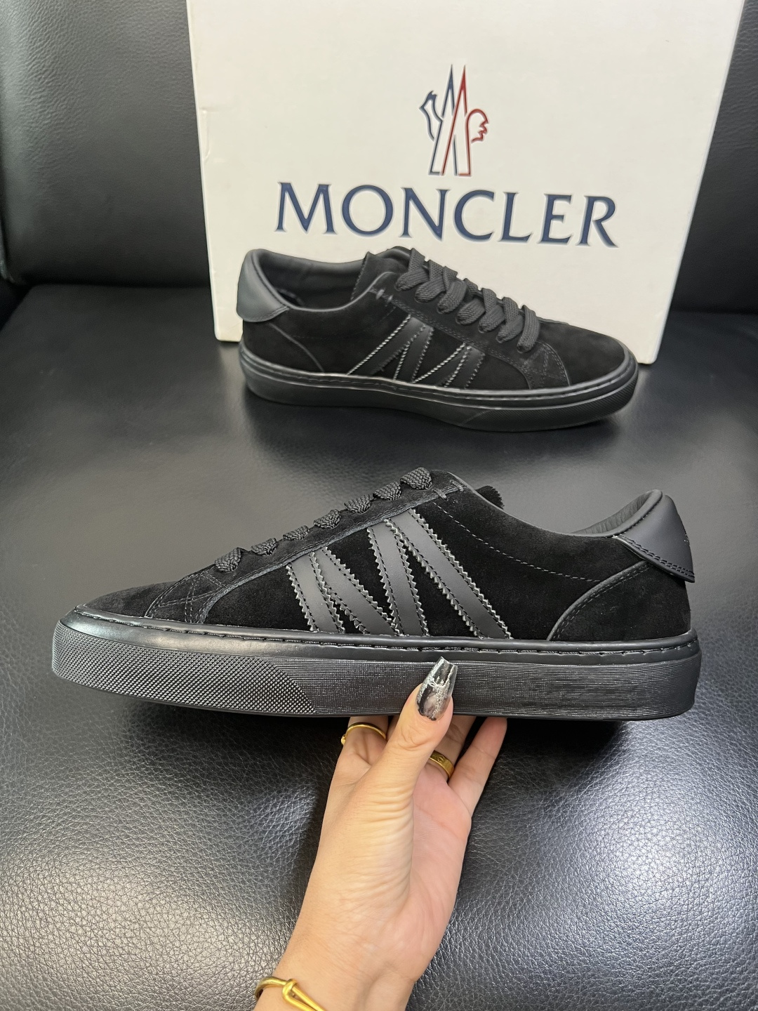 MONCLER 高品质 顶级工艺品 蒙口 新品专柜新款，原厂配置意大利进口牛皮搭配面料，高品质复杂拼接工