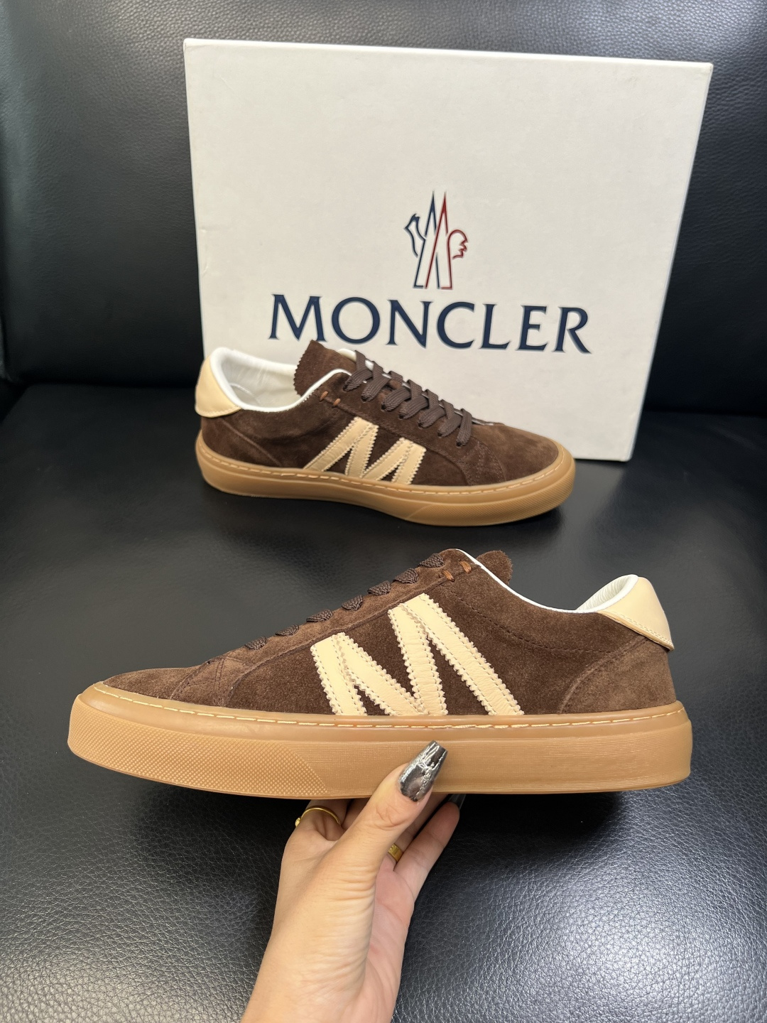 MONCLER 高品质 顶级工艺品 蒙口 新品专柜新款，原厂配置意大利进口牛皮搭配面料，高品质复杂拼接工