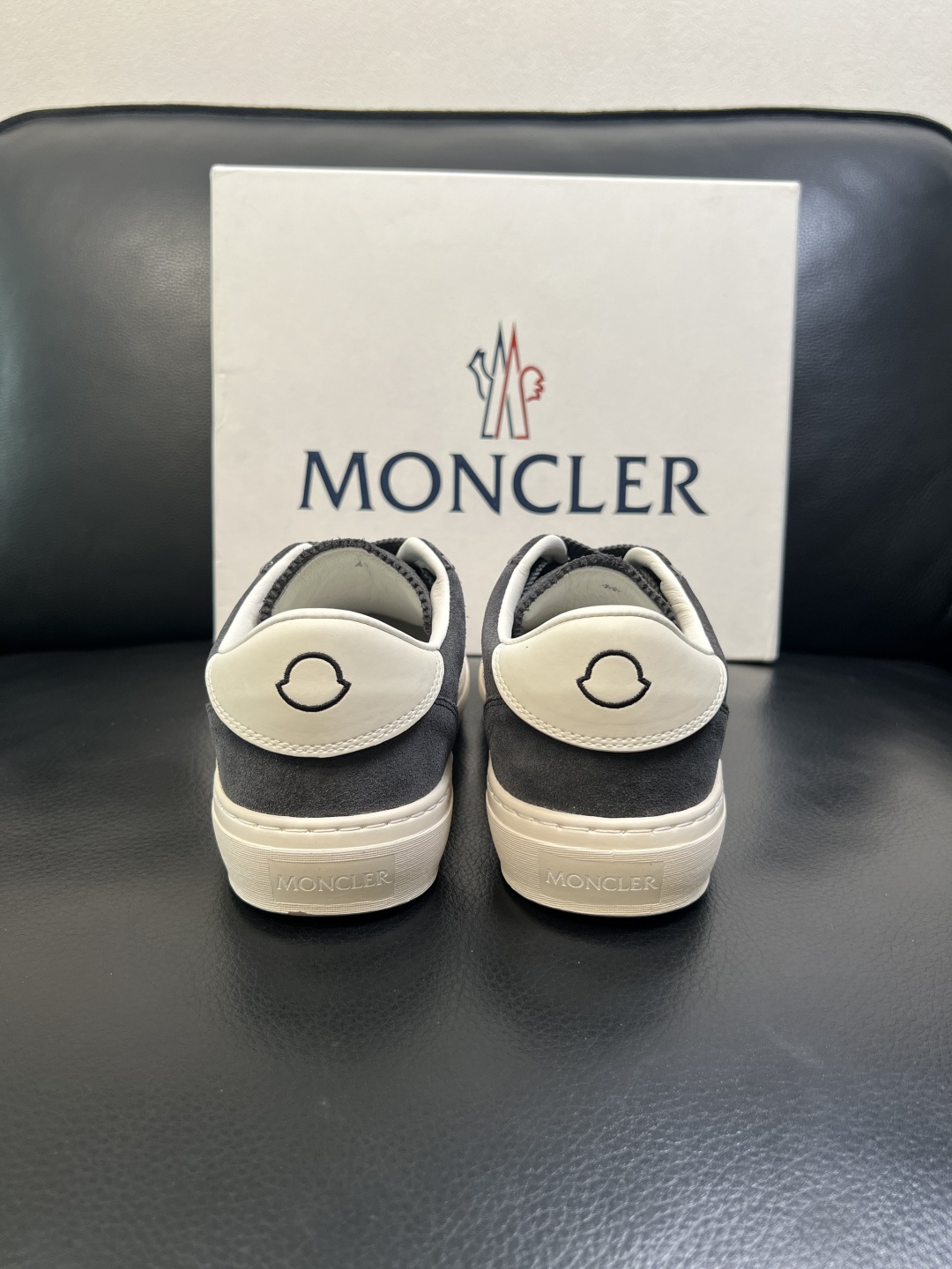 MONCLER 高品质 顶级工艺品 蒙口 新品专柜新款，原厂配置意大利进口牛皮搭配面料，高品质复杂拼接工