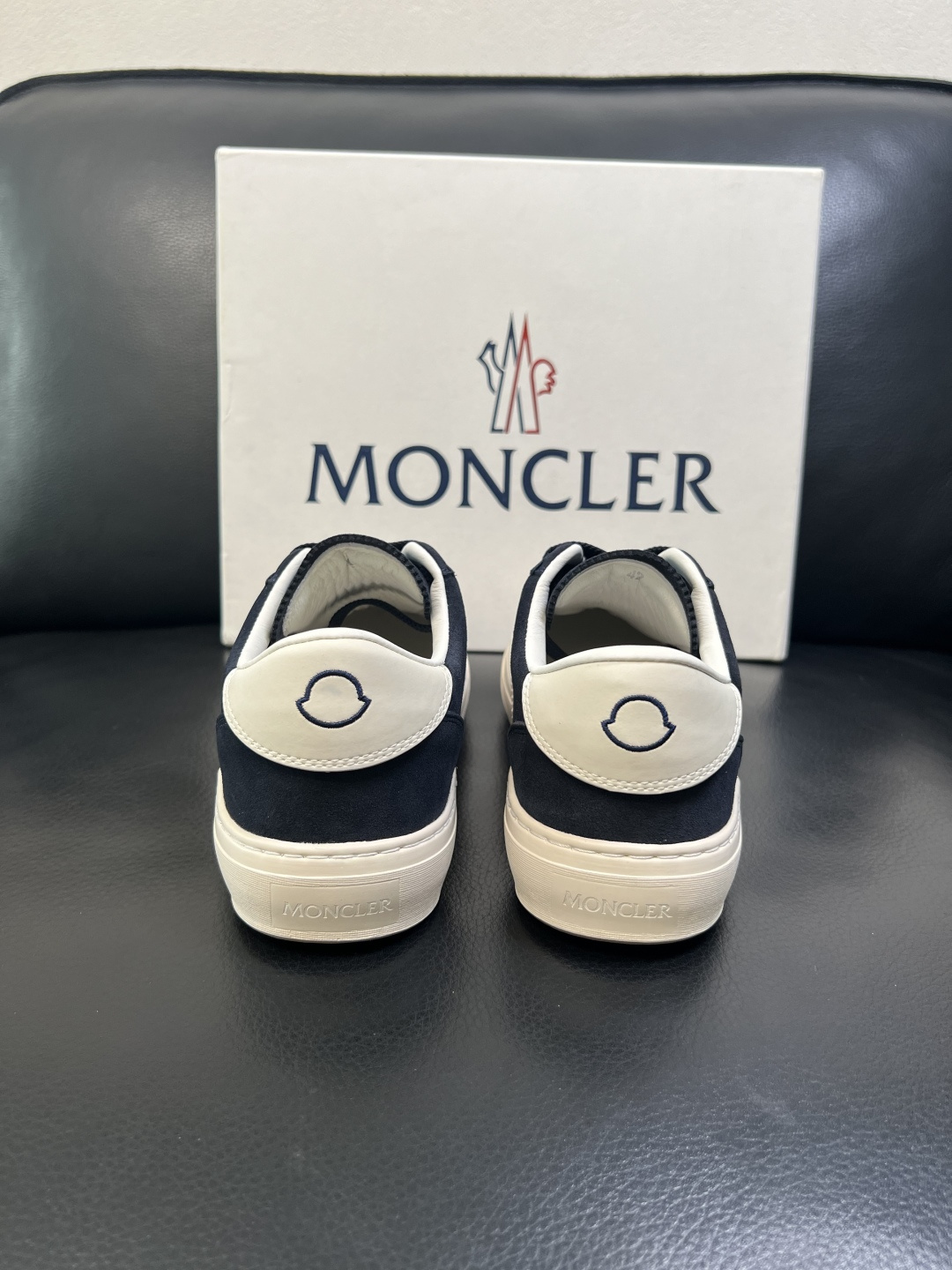 MONCLER 高品质 顶级工艺品 蒙口 新品专柜新款，原厂配置意大利进口牛皮搭配面料，高品质复杂拼接工
