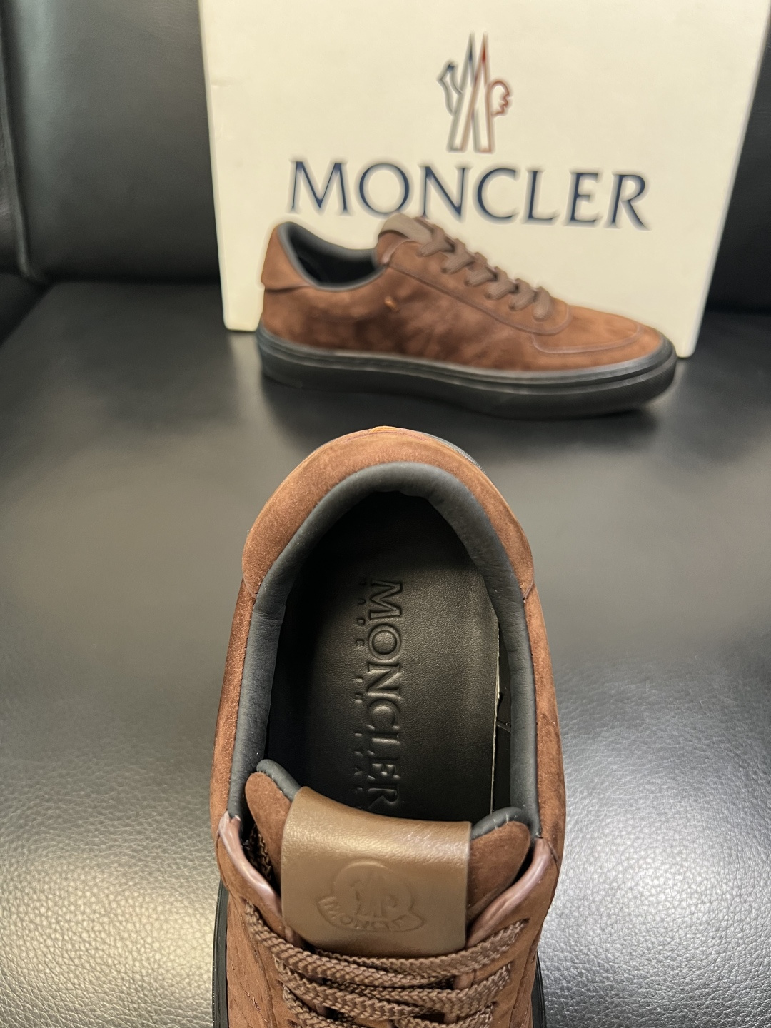MONCLER 高品质 顶级工艺品 蒙口 新品专柜新款，原厂配置意大利进口牛皮搭配面料，高品质复杂拼接工