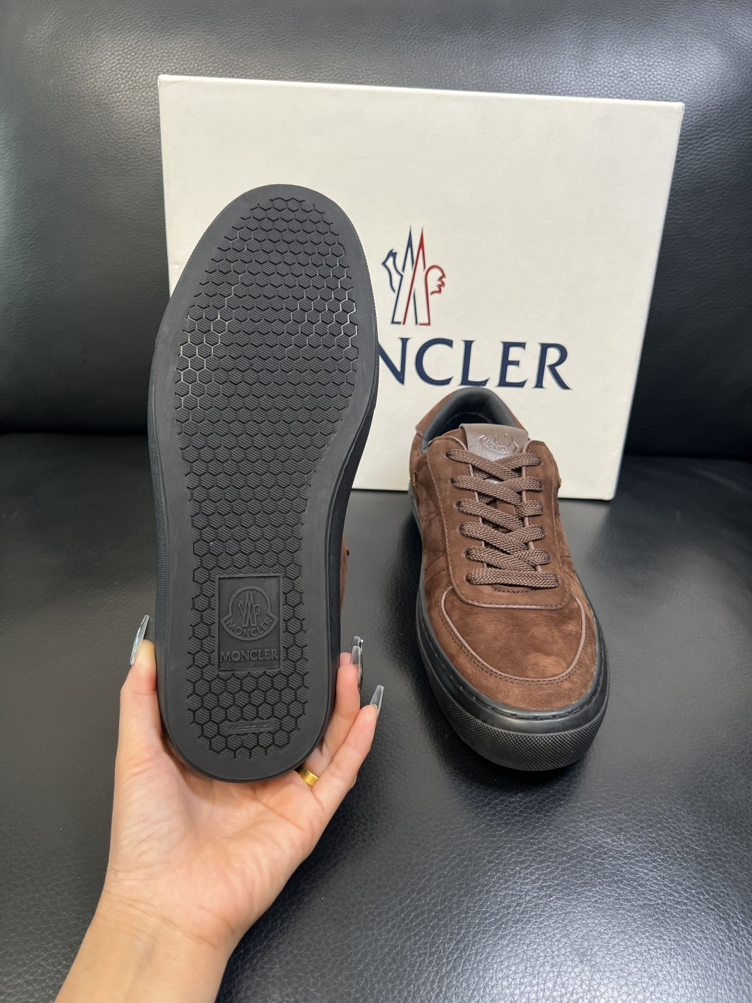 MONCLER 高品质 顶级工艺品 蒙口 新品专柜新款，原厂配置意大利进口牛皮搭配面料，高品质复杂拼接工