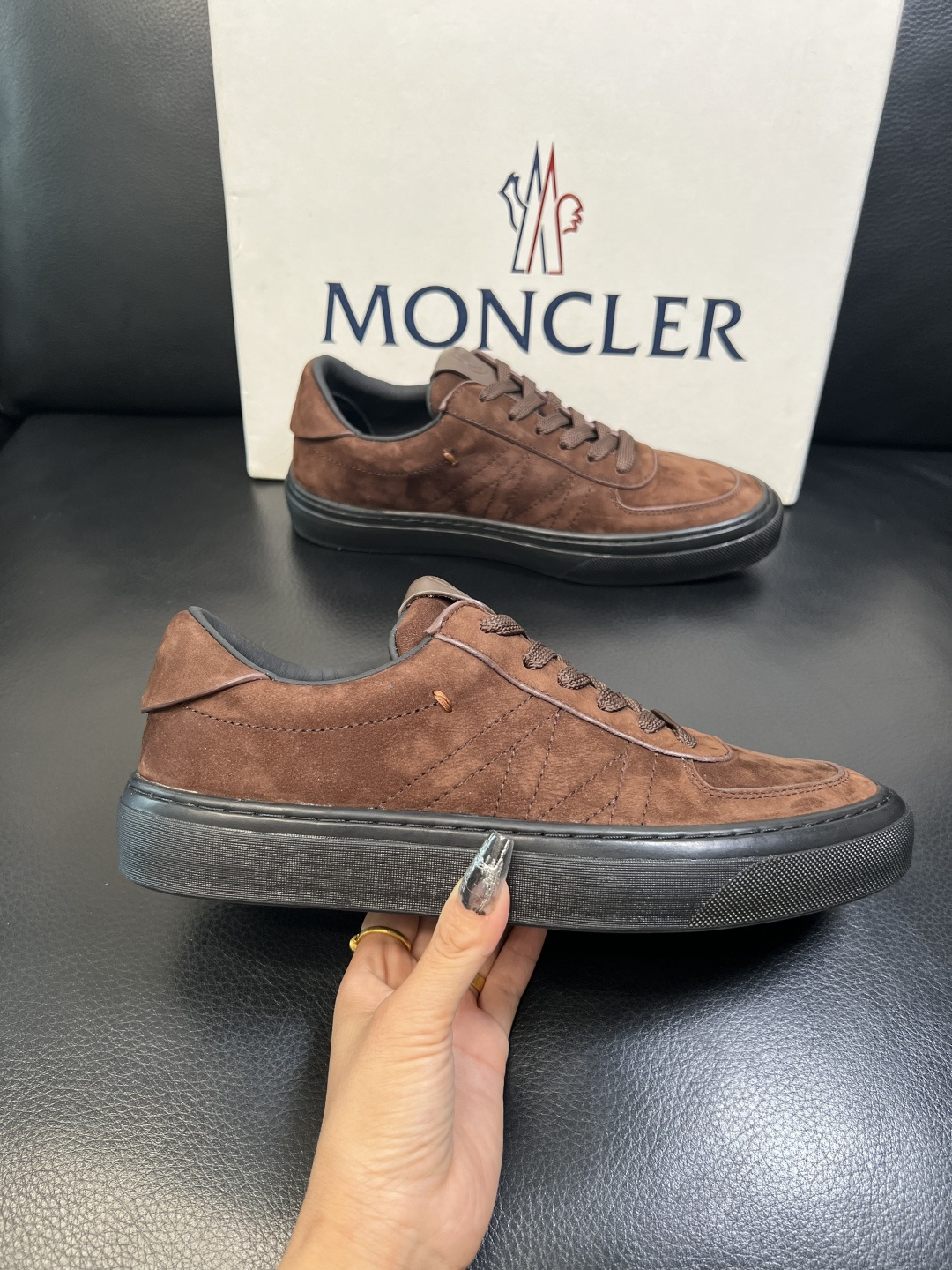 MONCLER 高品质 顶级工艺品 蒙口 新品专柜新款，原厂配置意大利进口牛皮搭配面料，高品质复杂拼接工