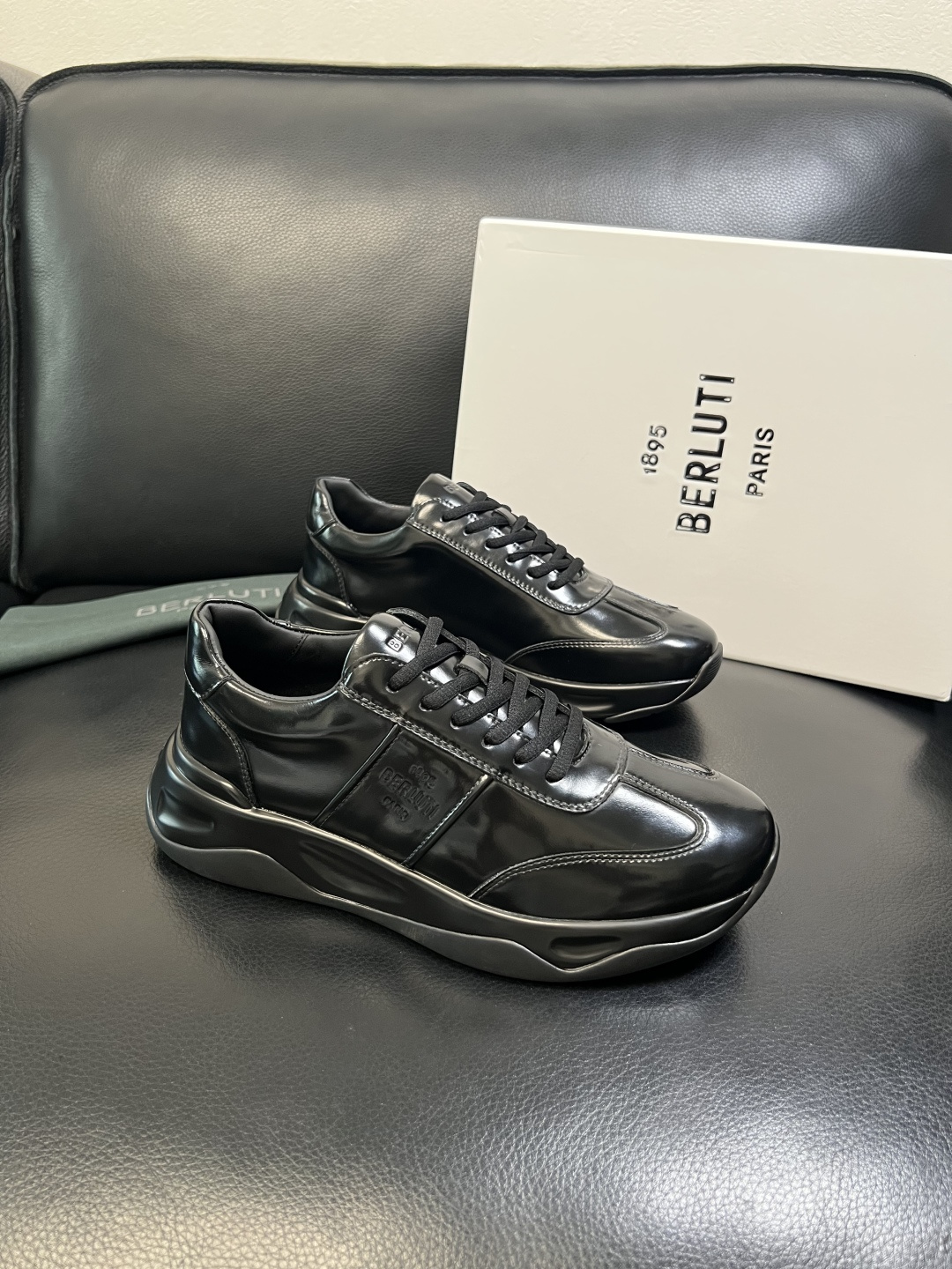 Berluti 高品质 顶级工艺品 布鲁提 专柜同步发售原厂配置，意大利进口擦色开边珠牛皮面料，全进口水