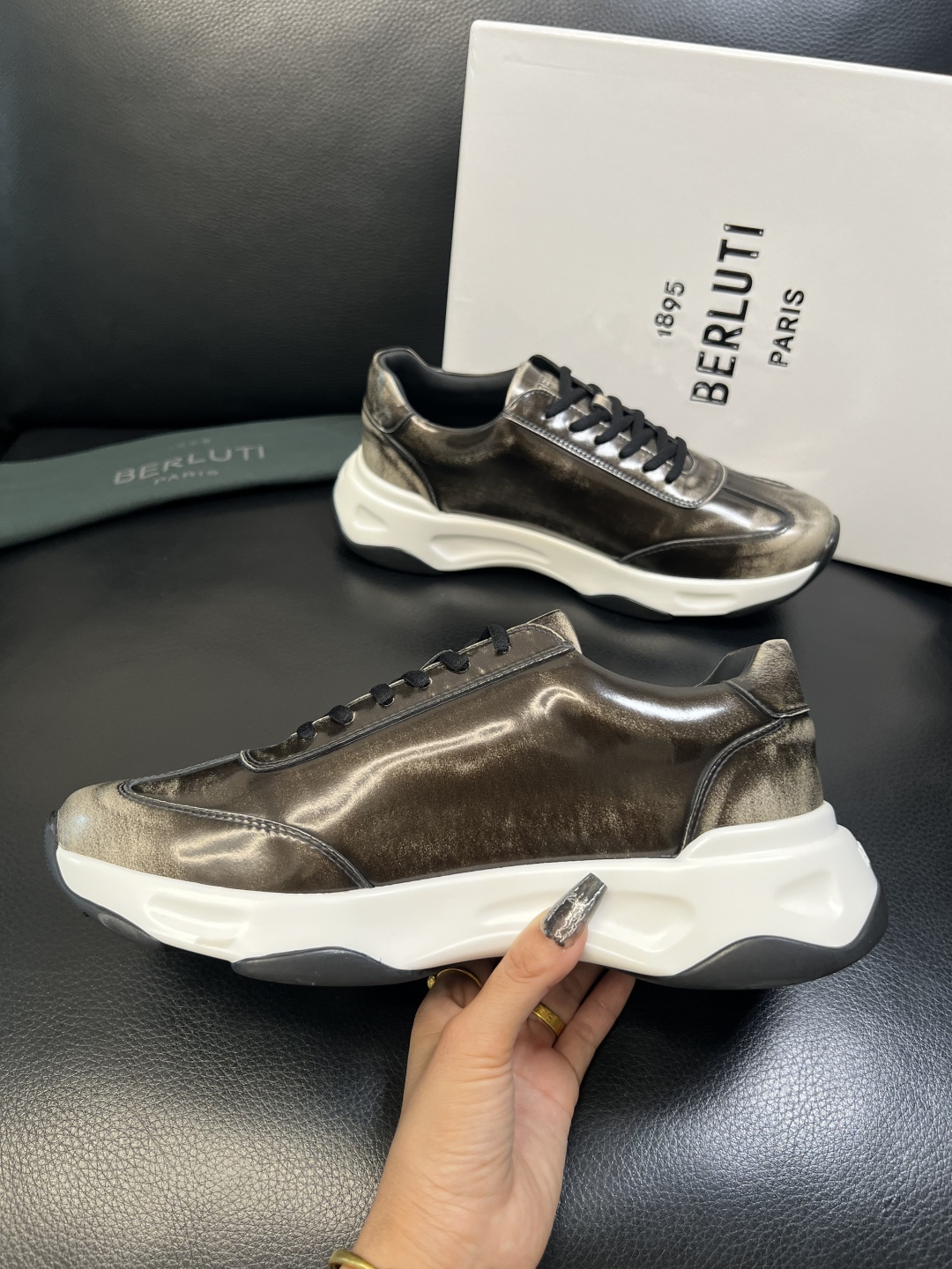 Berluti 高品质 顶级工艺品 布鲁提 专柜同步发售原厂配置，意大利进口擦色开边珠牛皮面料，全进口水