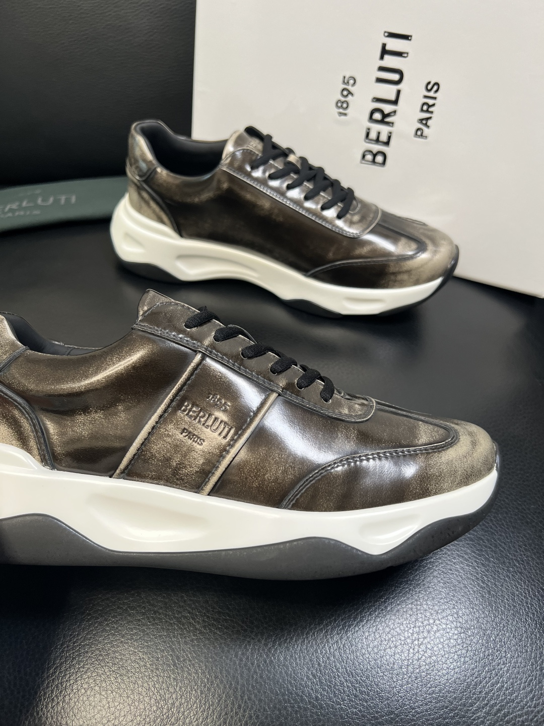 Berluti 高品质 顶级工艺品 布鲁提 专柜同步发售原厂配置，意大利进口擦色开边珠牛皮面料，全进口水