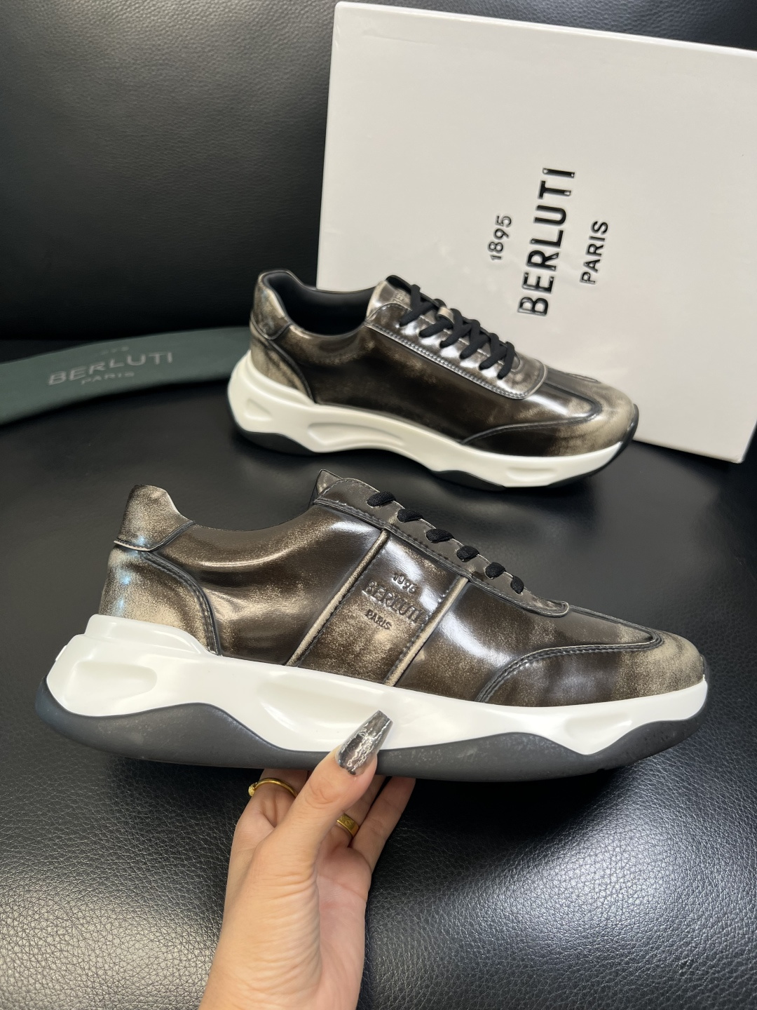 Berluti 高品质 顶级工艺品 布鲁提 专柜同步发售原厂配置，意大利进口擦色开边珠牛皮面料，全进口水