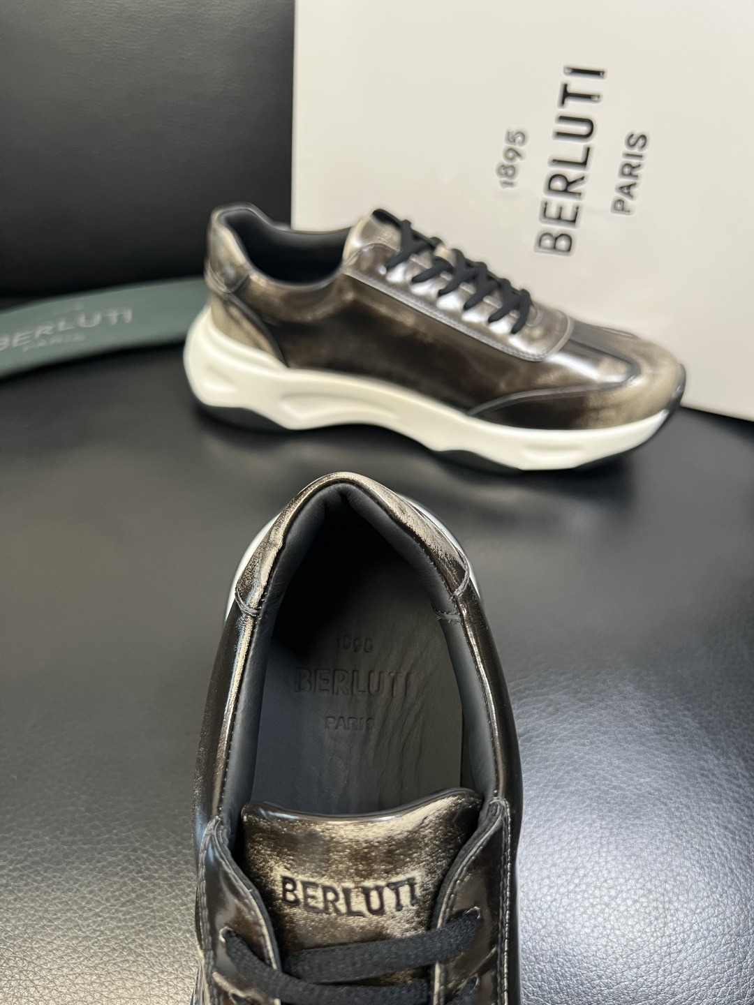 Berluti 高品质 顶级工艺品 布鲁提 专柜同步发售原厂配置，意大利进口擦色开边珠牛皮面料，全进口水