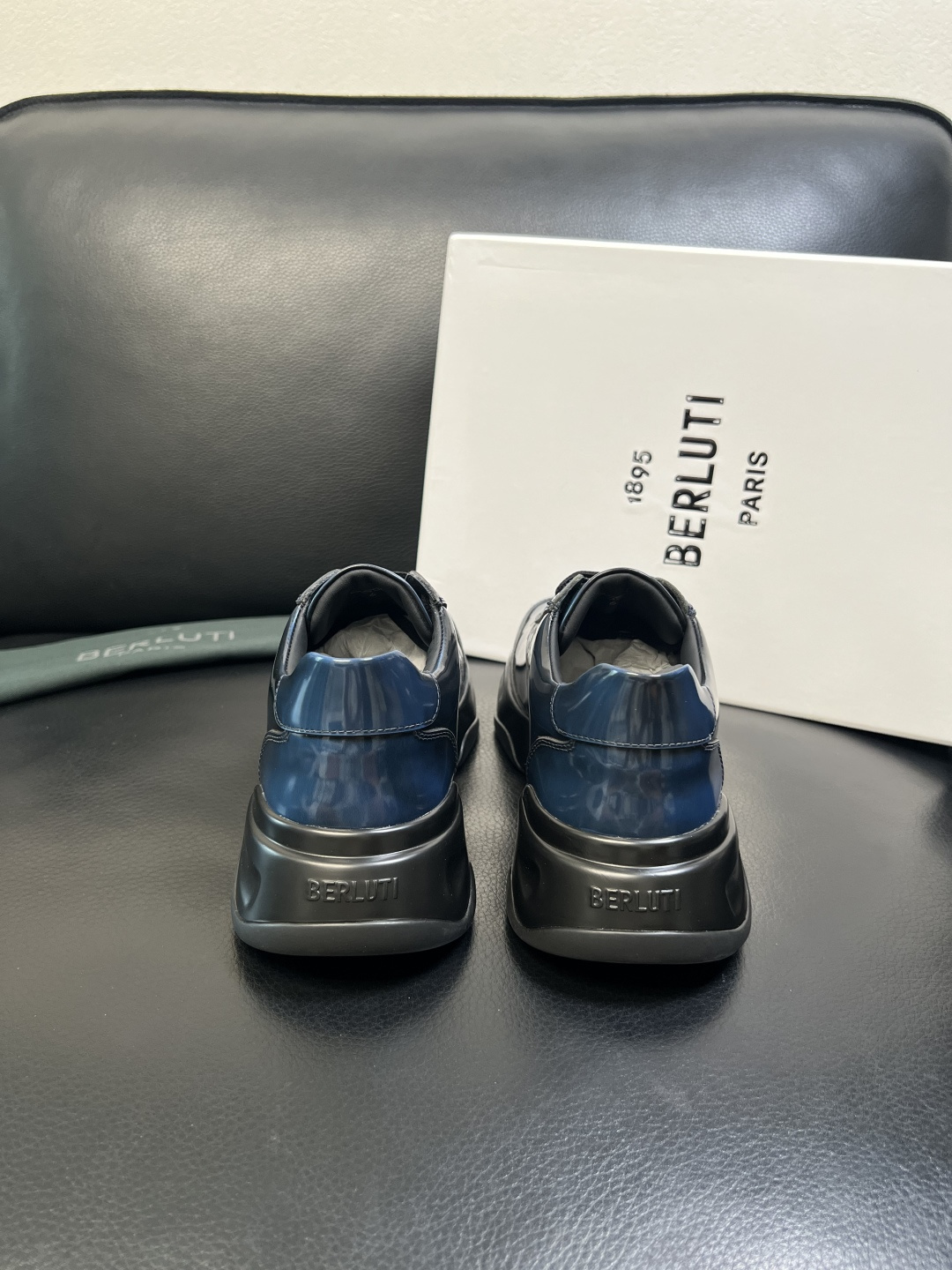 Berluti 高品质 顶级工艺品 布鲁提 专柜同步发售原厂配置，意大利进口擦色开边珠牛皮面料，全进口水