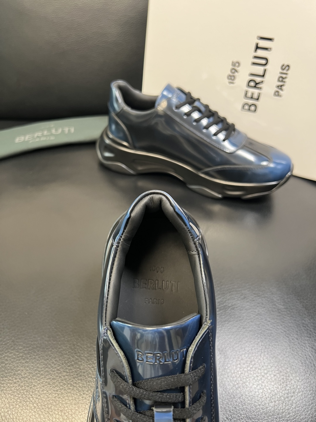 Berluti 高品质 顶级工艺品 布鲁提 专柜同步发售原厂配置，意大利进口擦色开边珠牛皮面料，全进口水