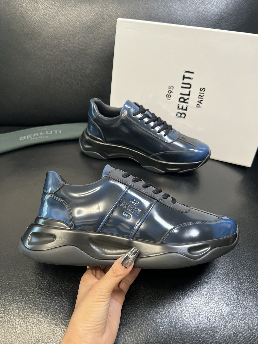 Berluti 高品质 顶级工艺品 布鲁提 专柜同步发售原厂配置，意大利进口擦色开边珠牛皮面料，全进口水