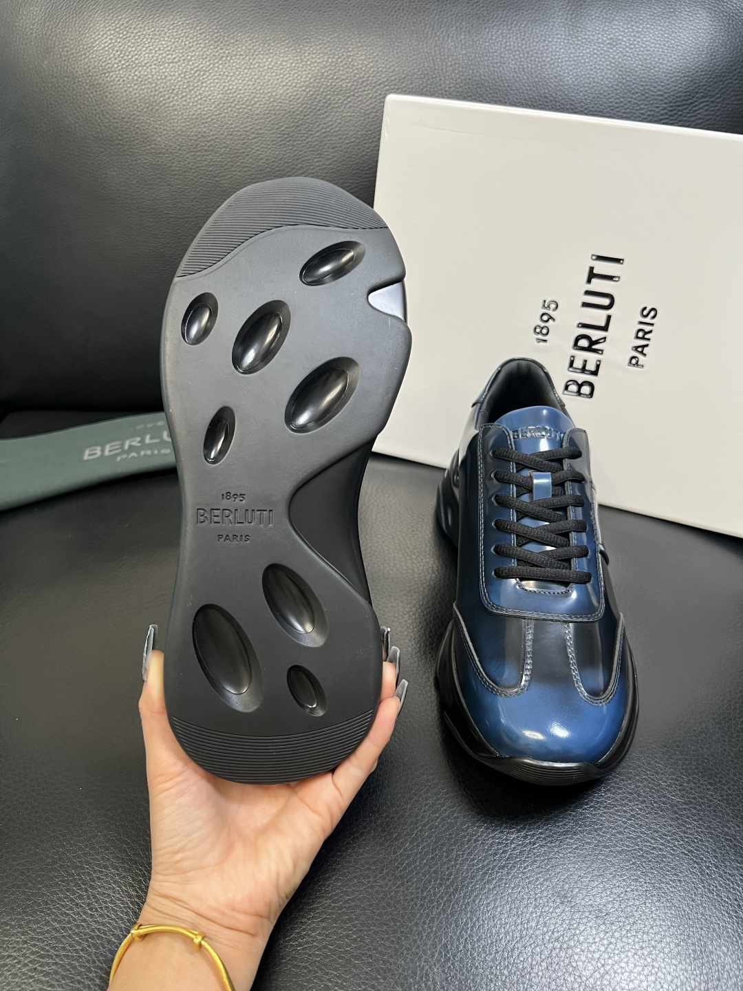 Berluti 高品质 顶级工艺品 布鲁提 专柜同步发售原厂配置，意大利进口擦色开边珠牛皮面料，全进口水