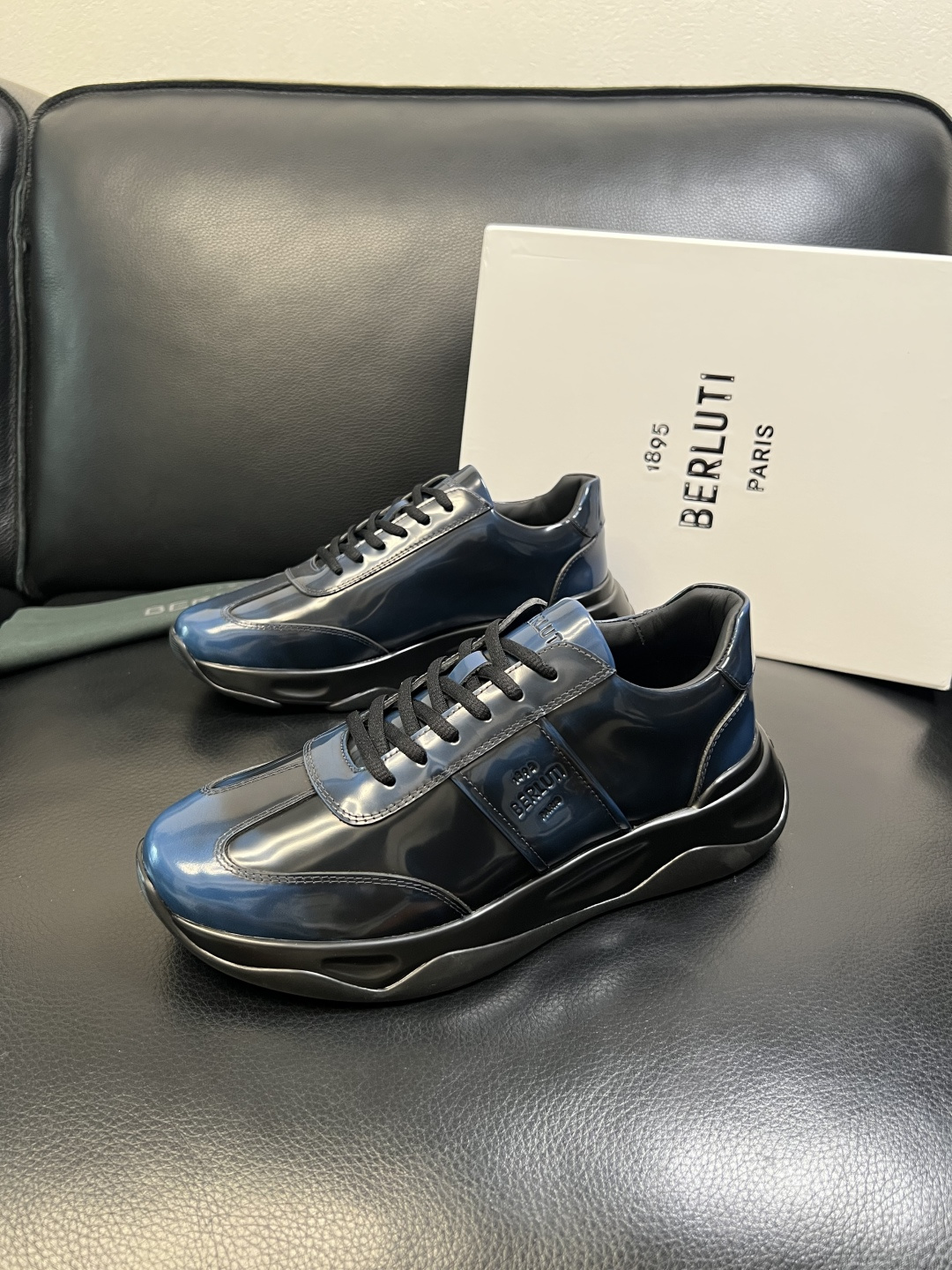 Berluti 高品质 顶级工艺品 布鲁提 专柜同步发售原厂配置，意大利进口擦色开边珠牛皮面料，全进口水