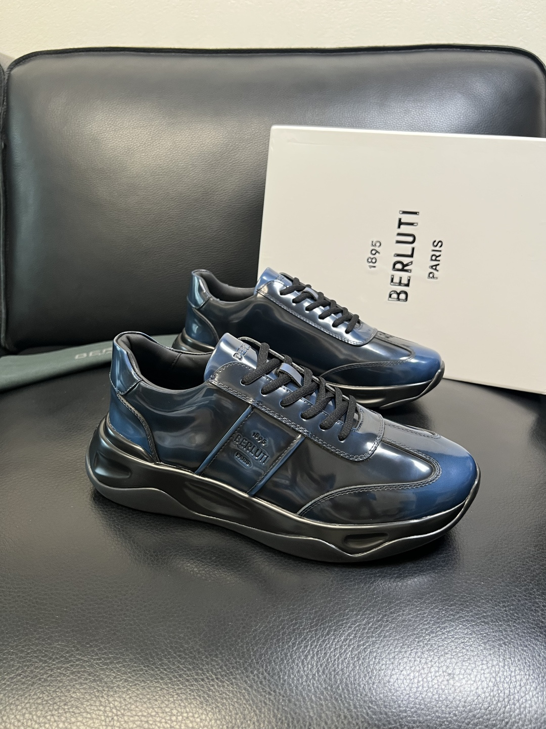 Berluti 高品质 顶级工艺品 布鲁提 专柜同步发售原厂配置，意大利进口擦色开边珠牛皮面料，全进口水