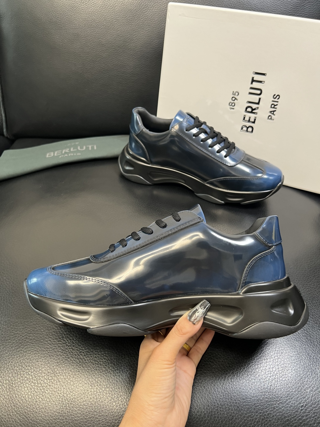 Berluti 高品质 顶级工艺品 布鲁提 专柜同步发售原厂配置，意大利进口擦色开边珠牛皮面料，全进口水