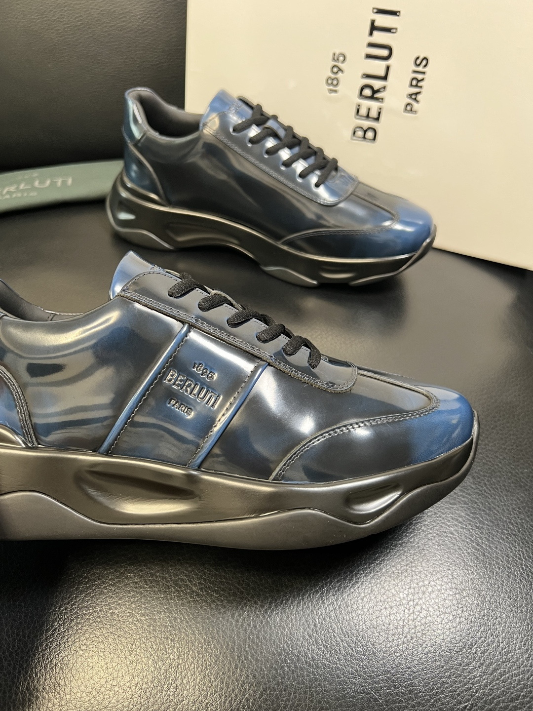 Berluti 高品质 顶级工艺品 布鲁提 专柜同步发售原厂配置，意大利进口擦色开边珠牛皮面料，全进口水