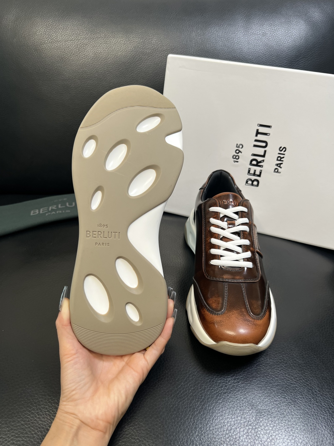Berluti 高品质 顶级工艺品 布鲁提 专柜同步发售原厂配置，意大利进口擦色开边珠牛皮面料，全进口水