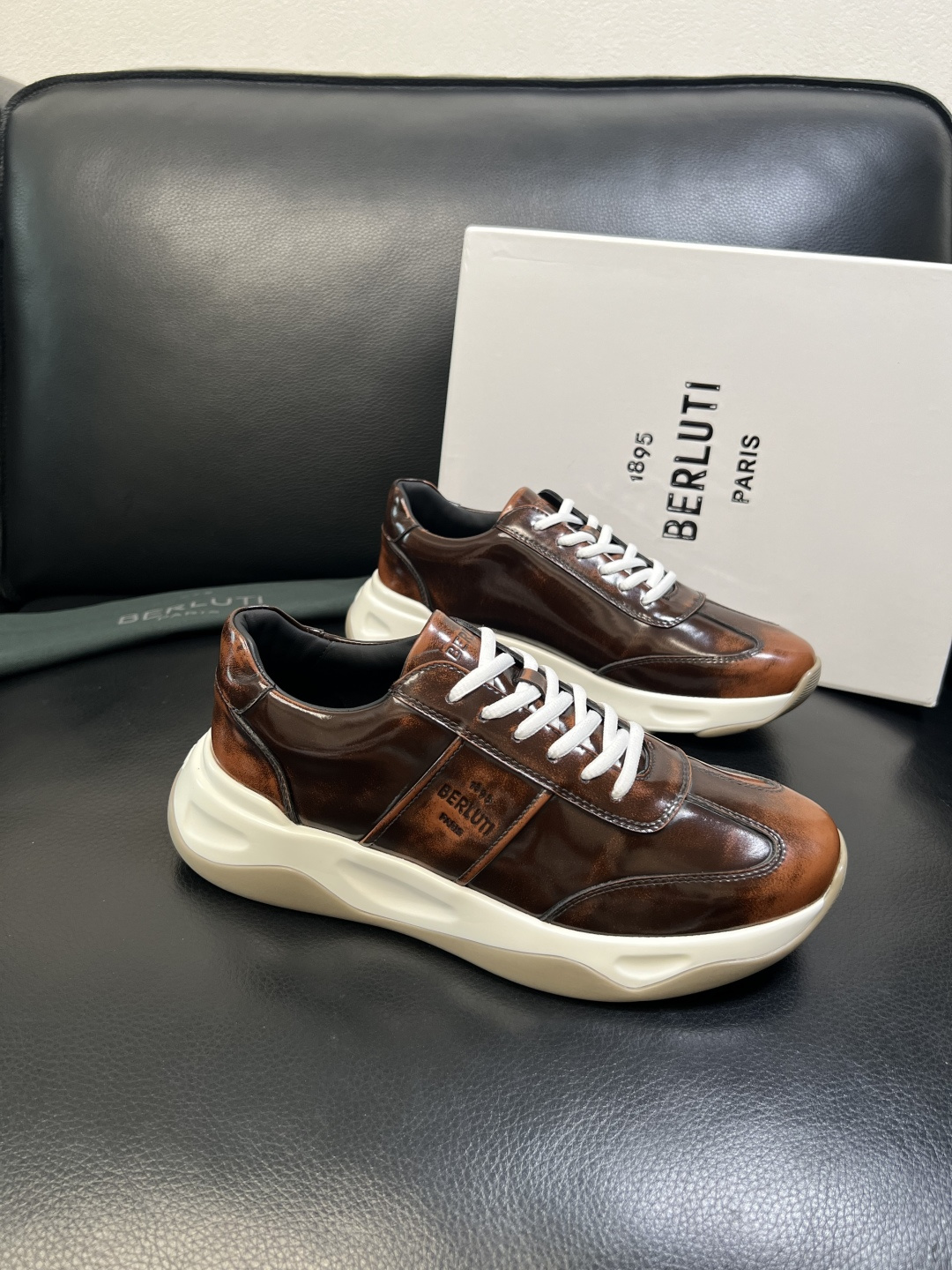 Berluti 高品质 顶级工艺品 布鲁提 专柜同步发售原厂配置，意大利进口擦色开边珠牛皮面料，全进口水