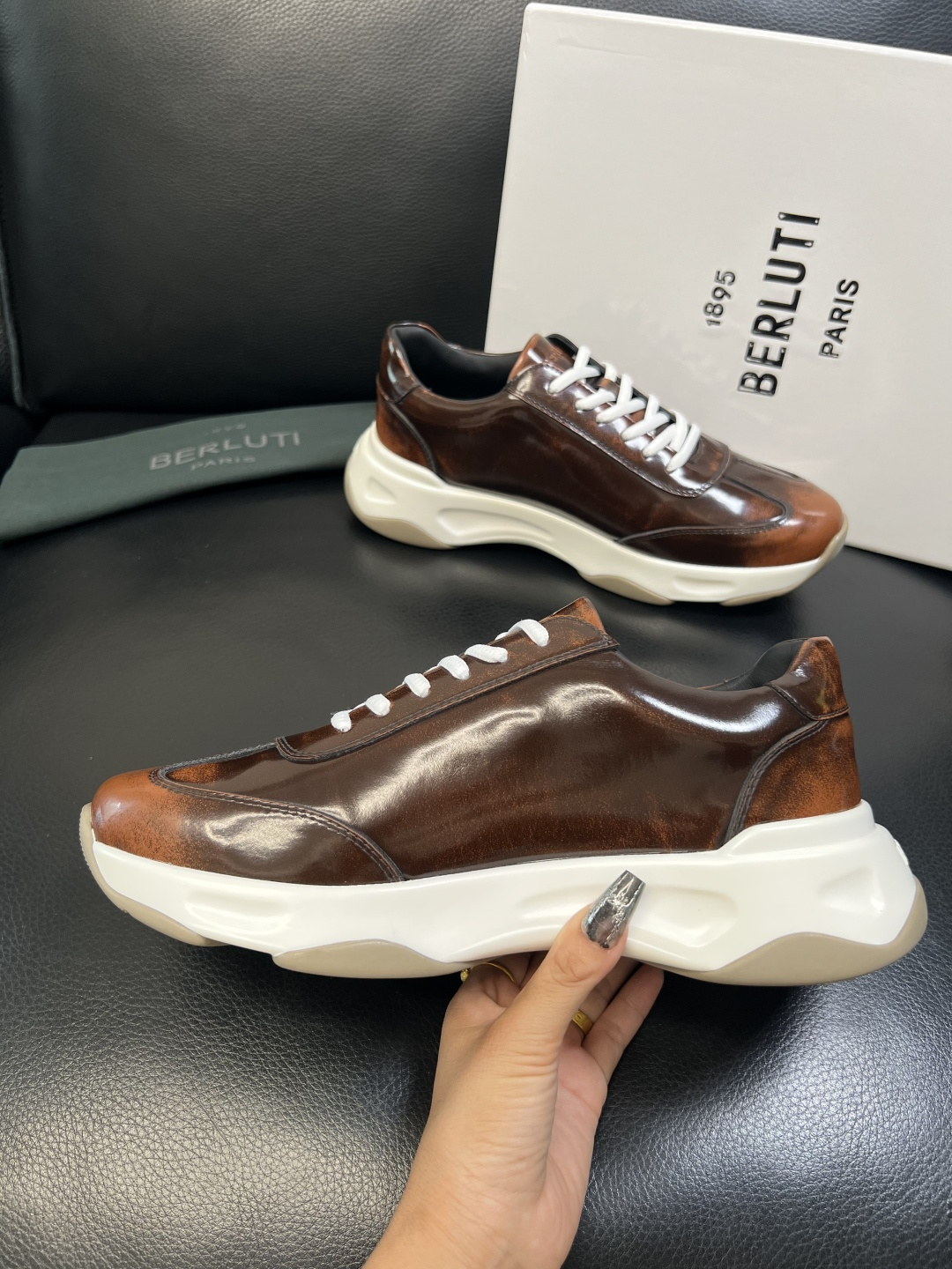 Berluti 高品质 顶级工艺品 布鲁提 专柜同步发售原厂配置，意大利进口擦色开边珠牛皮面料，全进口水