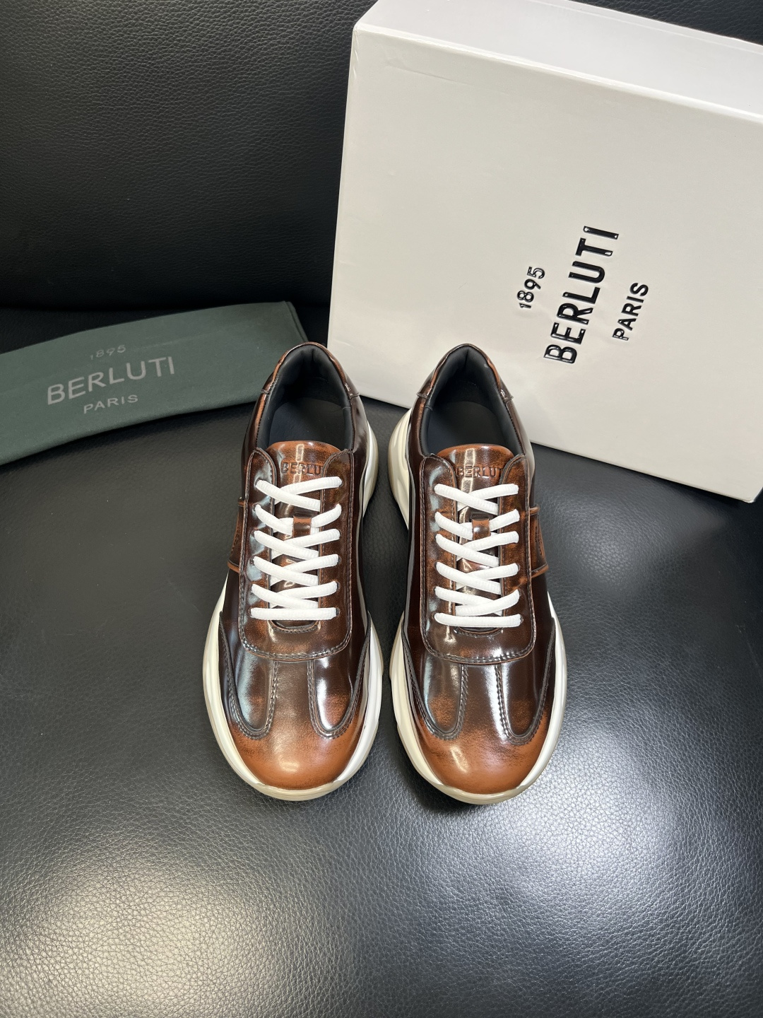 Berluti 高品质 顶级工艺品 布鲁提 专柜同步发售原厂配置，意大利进口擦色开边珠牛皮面料，全进口水