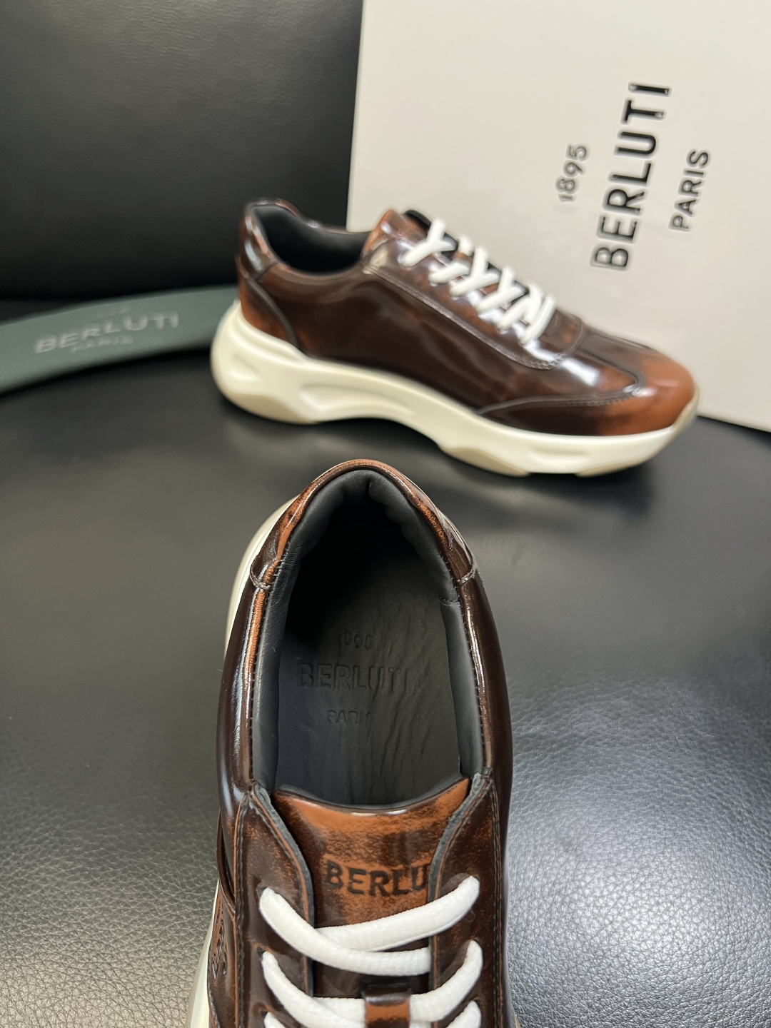 Berluti 高品质 顶级工艺品 布鲁提 专柜同步发售原厂配置，意大利进口擦色开边珠牛皮面料，全进口水