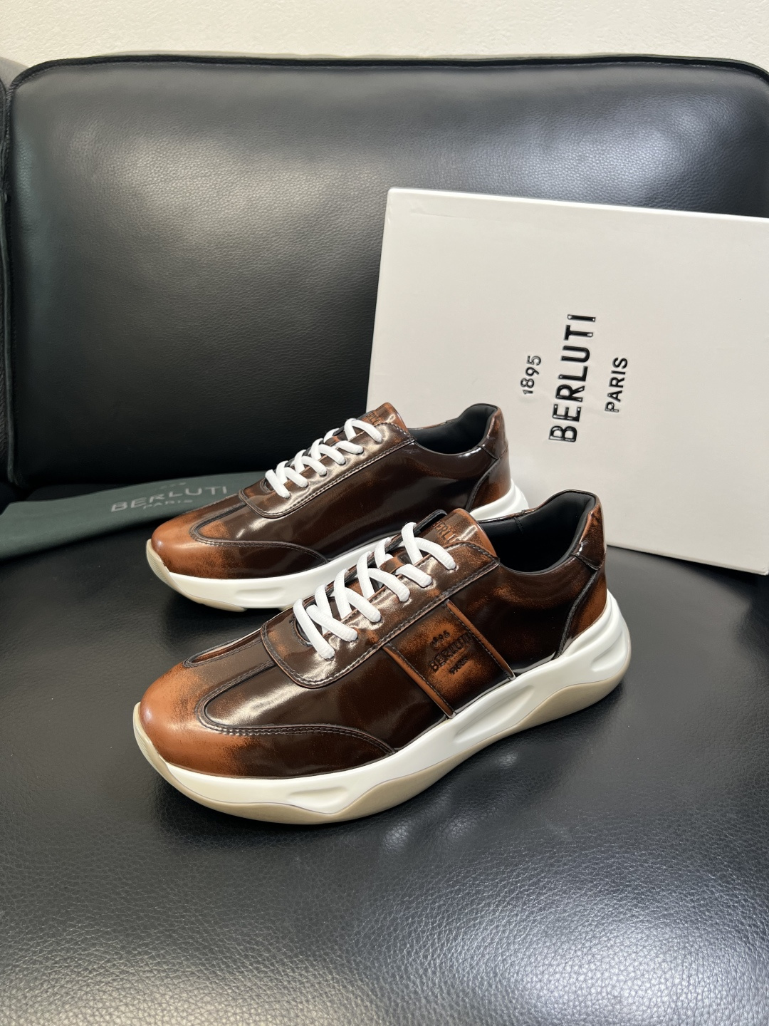 Berluti 高品质 顶级工艺品 布鲁提 专柜同步发售原厂配置，意大利进口擦色开边珠牛皮面料，全进口水