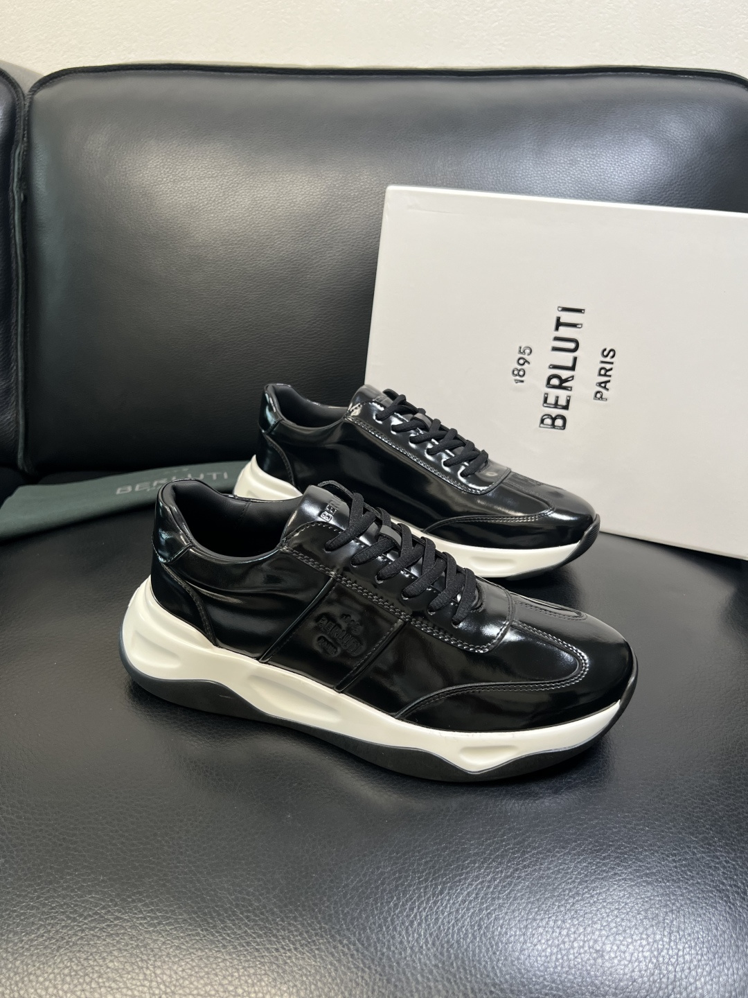 Berluti 高品质 顶级工艺品 布鲁提 专柜同步发售原厂配置，意大利进口擦色开边珠牛皮面料，全进口水