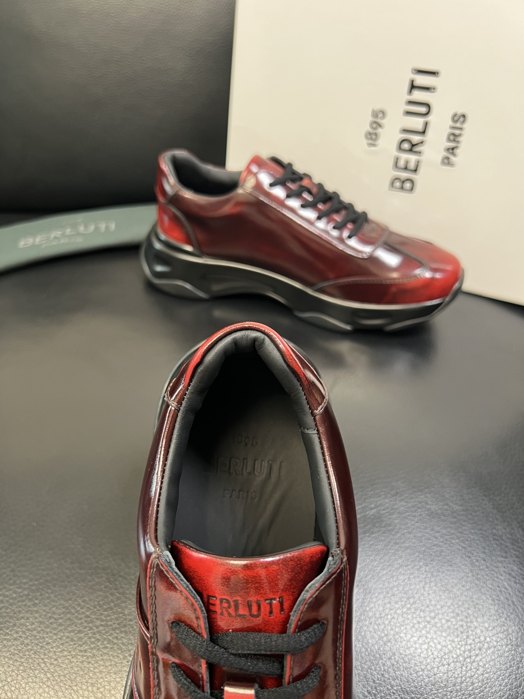 Berluti 高品质 顶级工艺品 布鲁提 专柜同步发售原厂配置，意大利进口擦色开边珠牛皮面料，全进口水