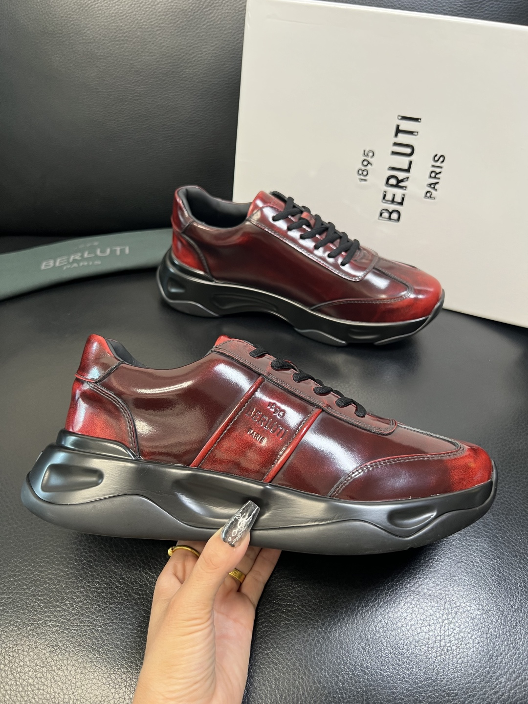 Berluti 高品质 顶级工艺品 布鲁提 专柜同步发售原厂配置，意大利进口擦色开边珠牛皮面料，全进口水