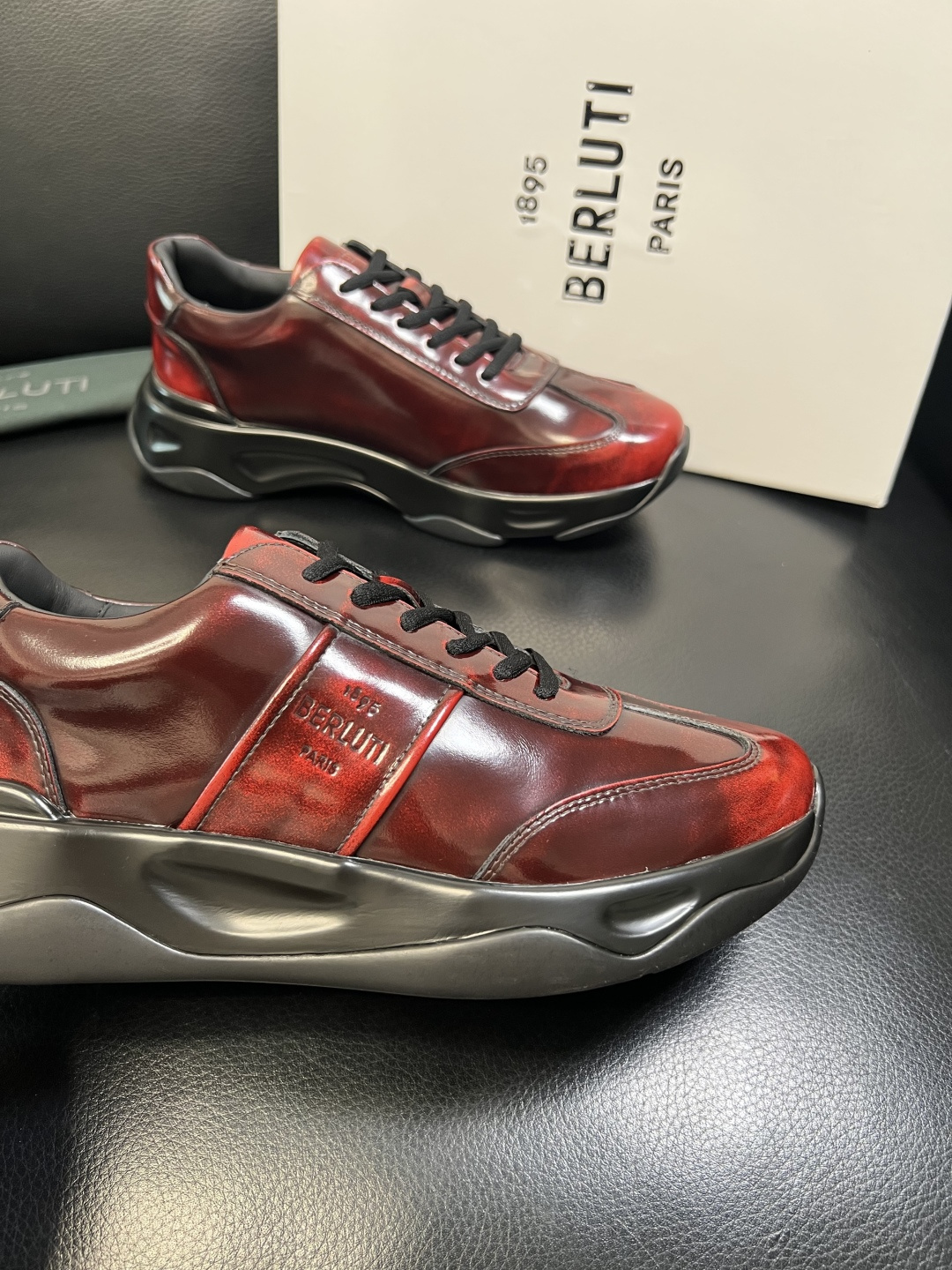 Berluti 高品质 顶级工艺品 布鲁提 专柜同步发售原厂配置，意大利进口擦色开边珠牛皮面料，全进口水