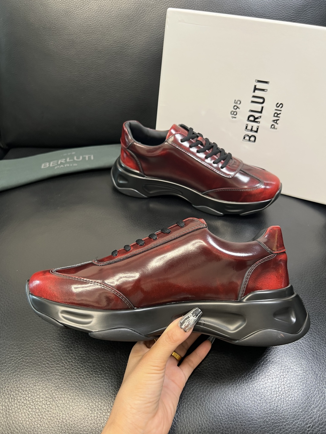 Berluti 高品质 顶级工艺品 布鲁提 专柜同步发售原厂配置，意大利进口擦色开边珠牛皮面料，全进口水