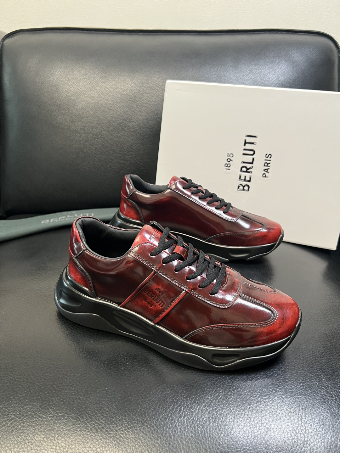 Berluti 高品质 顶级工艺品 布鲁提 专柜同步发售原厂配置，意大利进口擦色开边珠牛皮面料，全进口水