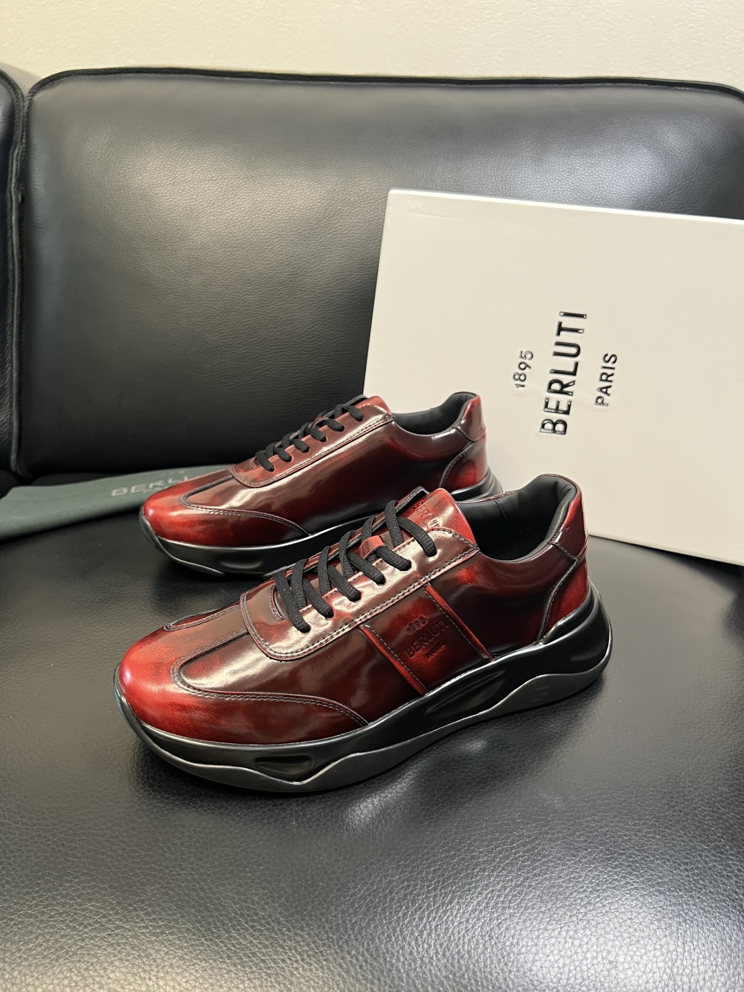 Berluti 高品质 顶级工艺品 布鲁提 专柜同步发售原厂配置，意大利进口擦色开边珠牛皮面料，全进口水
