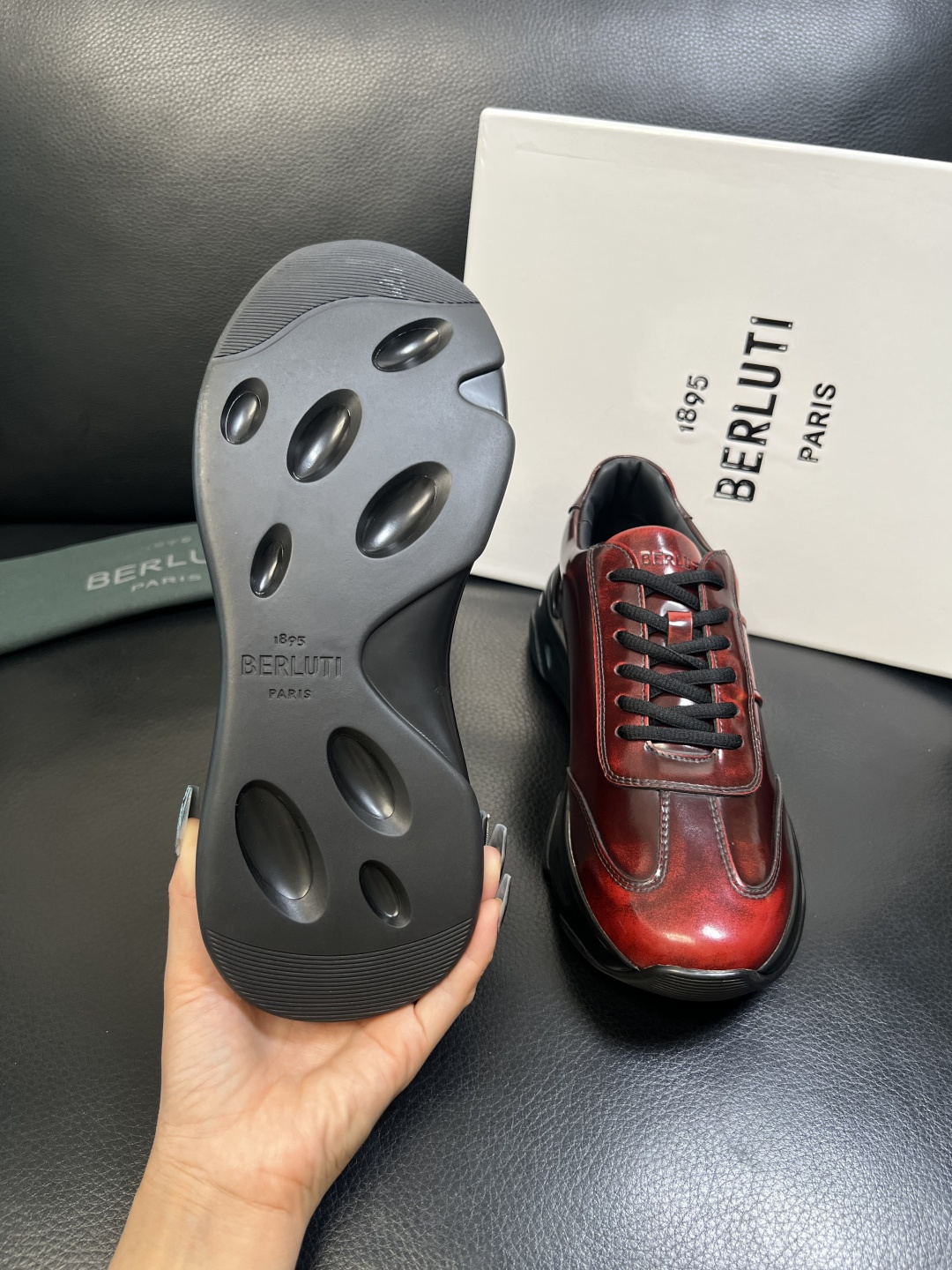 Berluti 高品质 顶级工艺品 布鲁提 专柜同步发售原厂配置，意大利进口擦色开边珠牛皮面料，全进口水