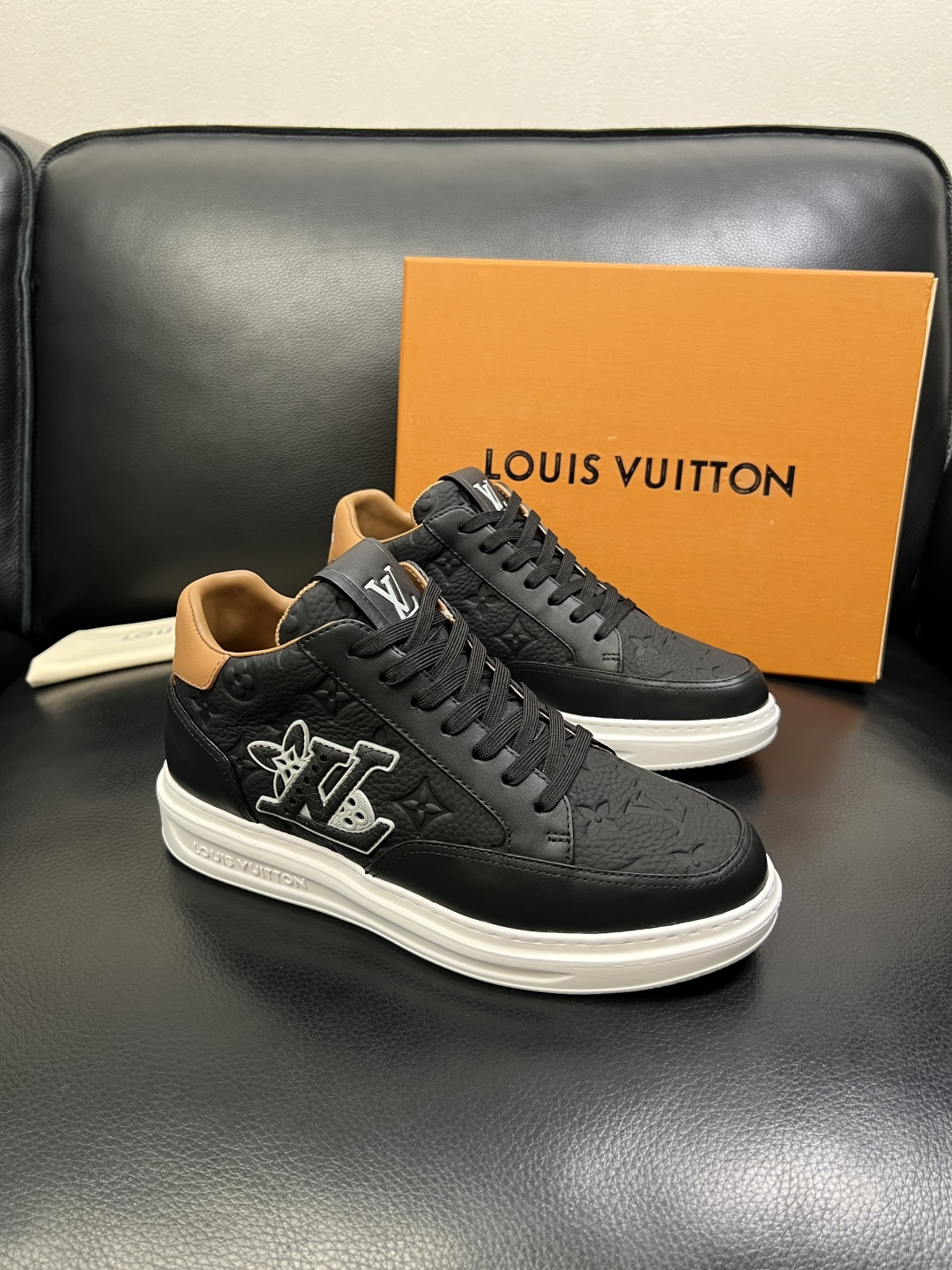 Lv 高品质 顶级工艺品 路易威登，运动板鞋专柜同步，鞋面意大利进口，高品质拼接缤纷色彩复杂工艺品，进口