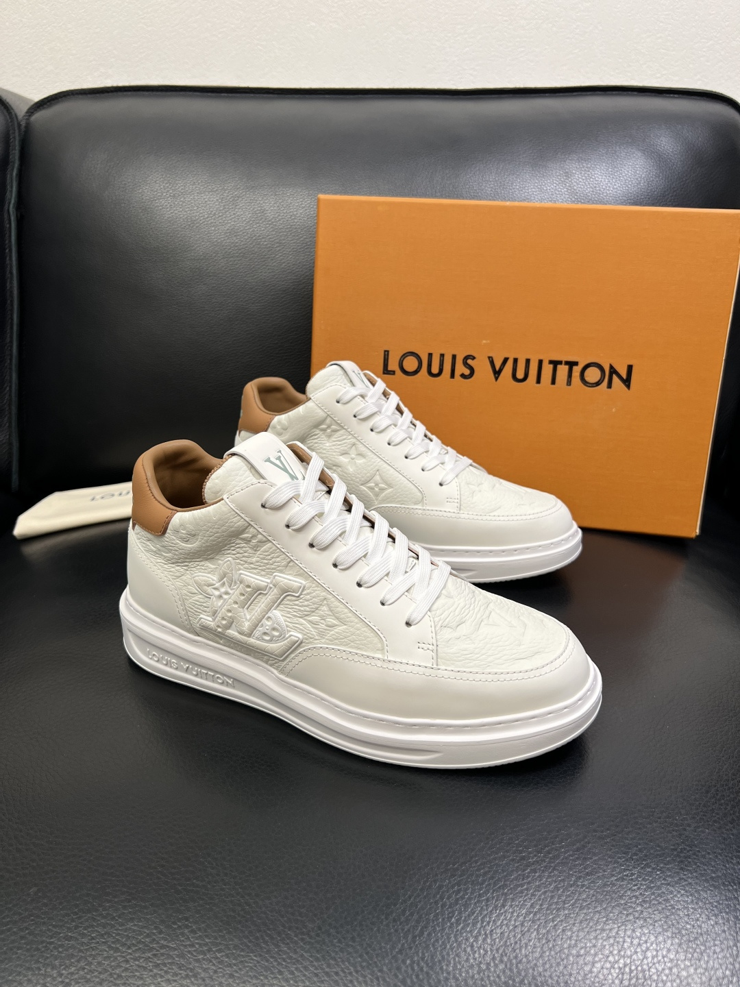 Lv 高品质 顶级工艺品 路易威登，运动板鞋专柜同步，鞋面意大利进口，高品质拼接缤纷色彩复杂工艺品，进口