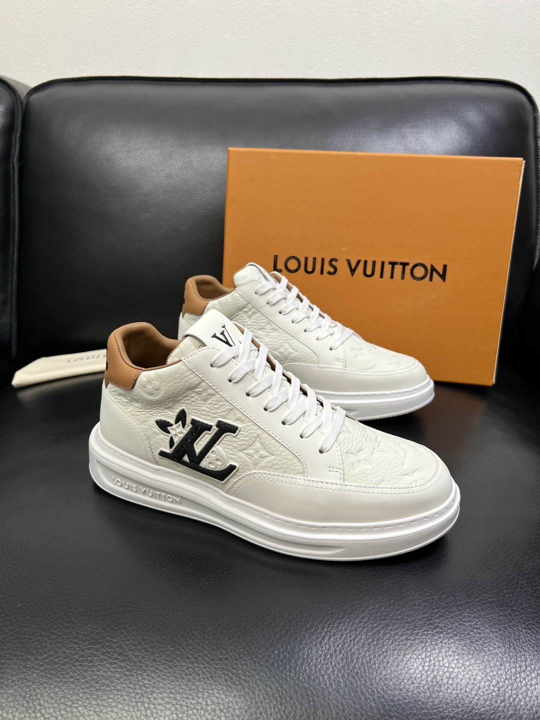 Lv 高品质 顶级工艺品 路易威登，运动板鞋专柜同步，鞋面意大利进口，高品质拼接缤纷色彩复杂工艺品，进口