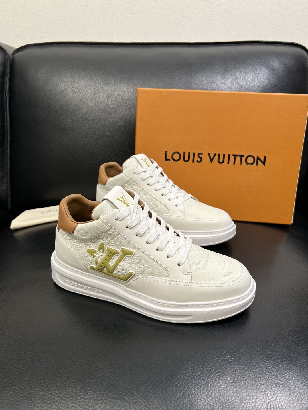 Lv 高品质 顶级工艺品 路易威登，运动板鞋专柜同步，鞋面意大利进口，高品质拼接缤纷色彩复杂工艺品，进口