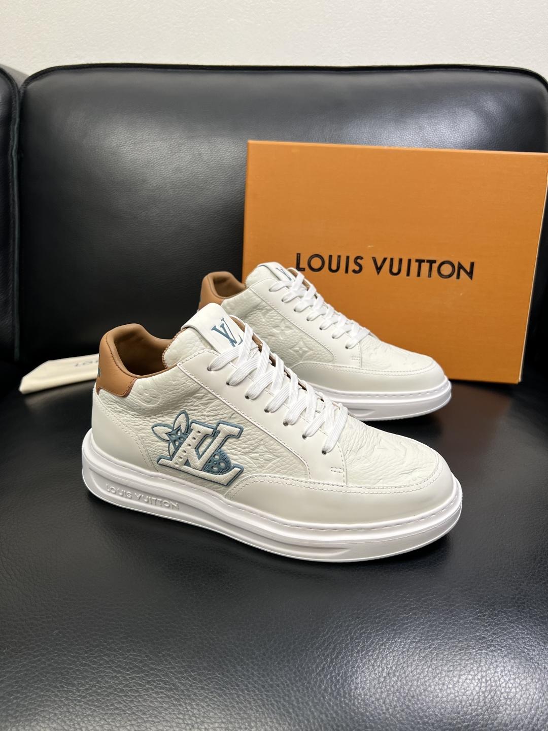 Lv 高品质 顶级工艺品 路易威登，运动板鞋专柜同步，鞋面意大利进口，高品质拼接缤纷色彩复杂工艺品，进口