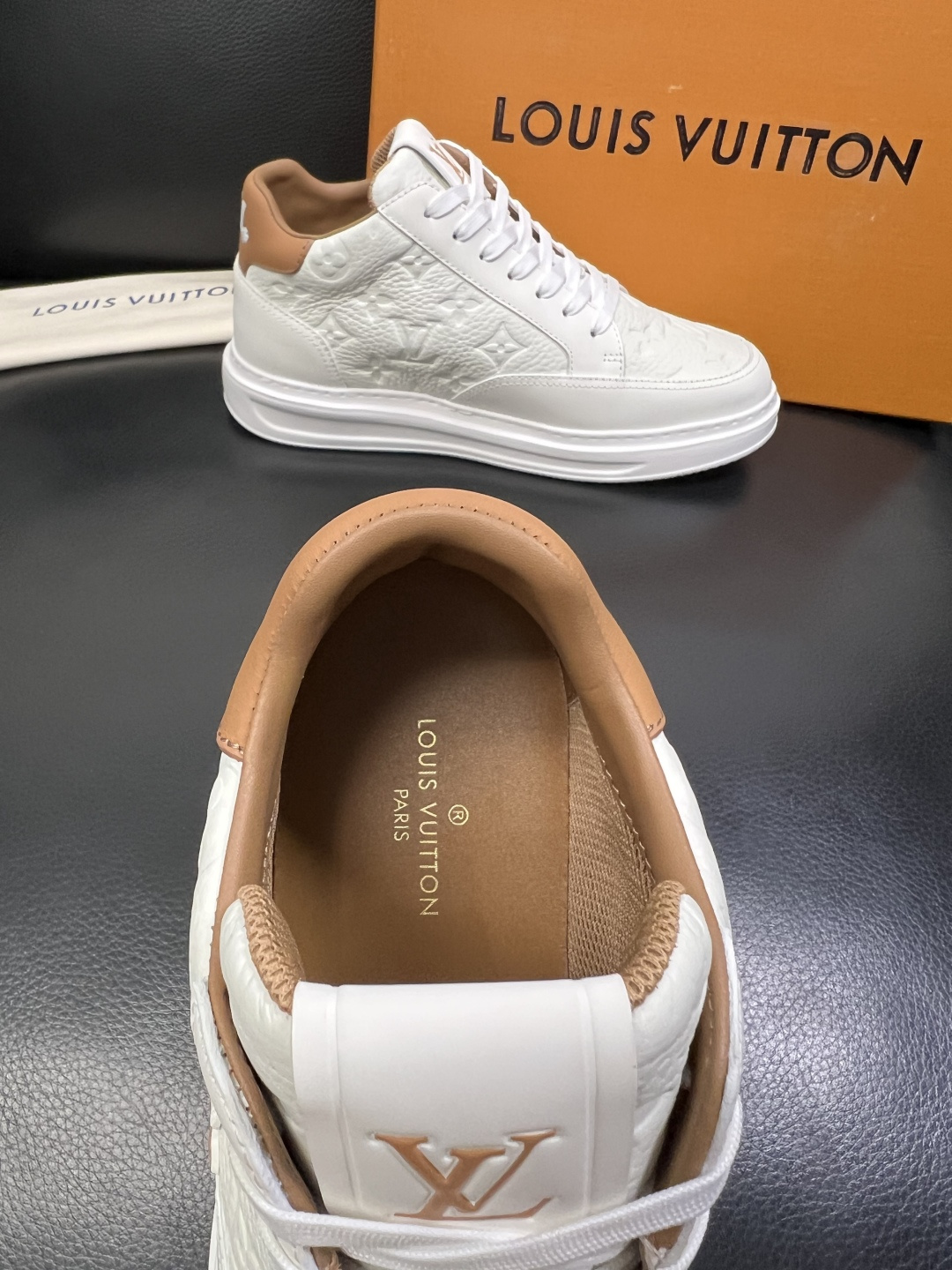 Lv 高品质 顶级工艺品 路易威登，运动板鞋专柜同步，鞋面意大利进口，高品质拼接缤纷色彩复杂工艺品，进口