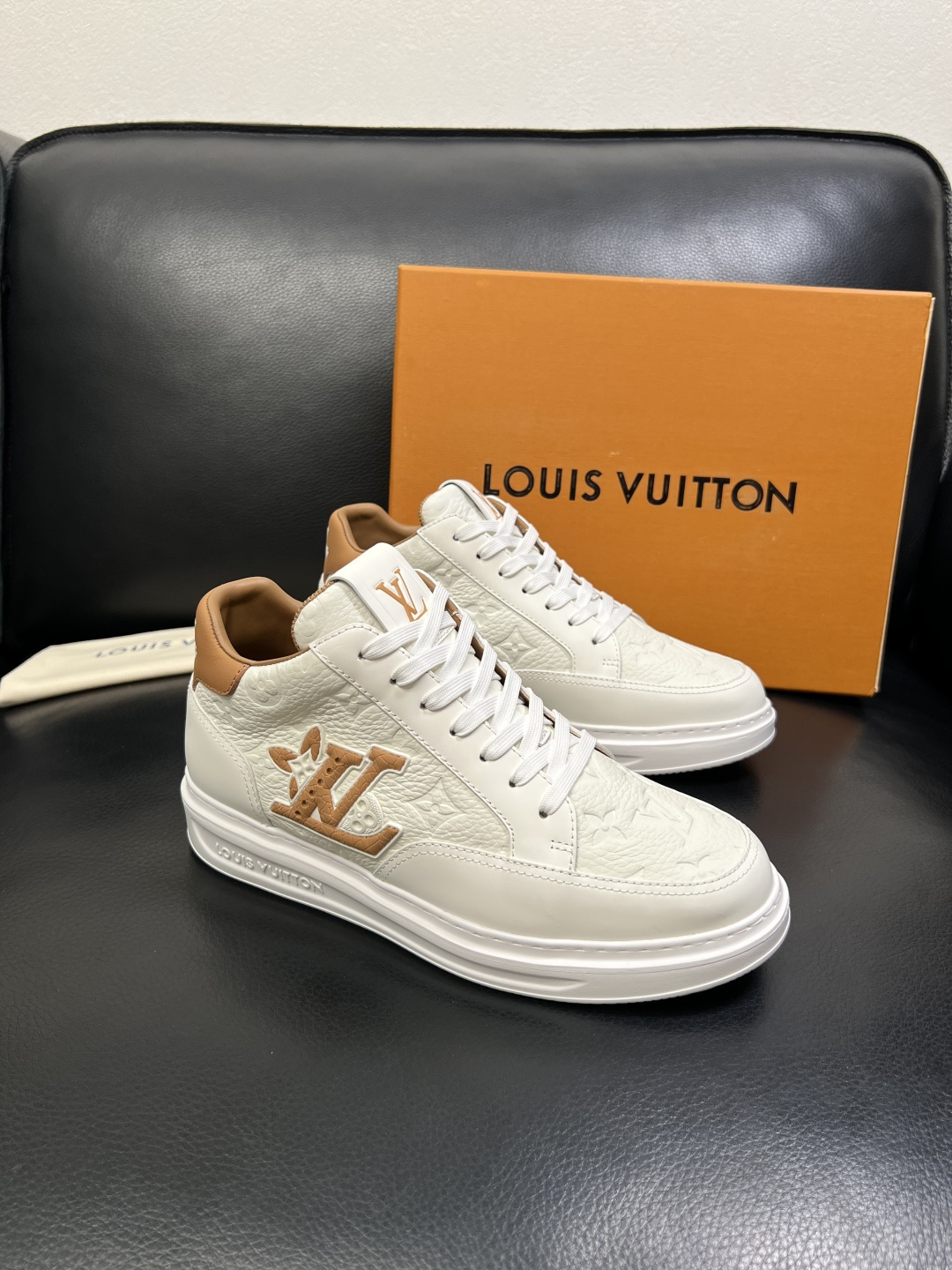 Lv 高品质 顶级工艺品 路易威登，运动板鞋专柜同步，鞋面意大利进口，高品质拼接缤纷色彩复杂工艺品，进口