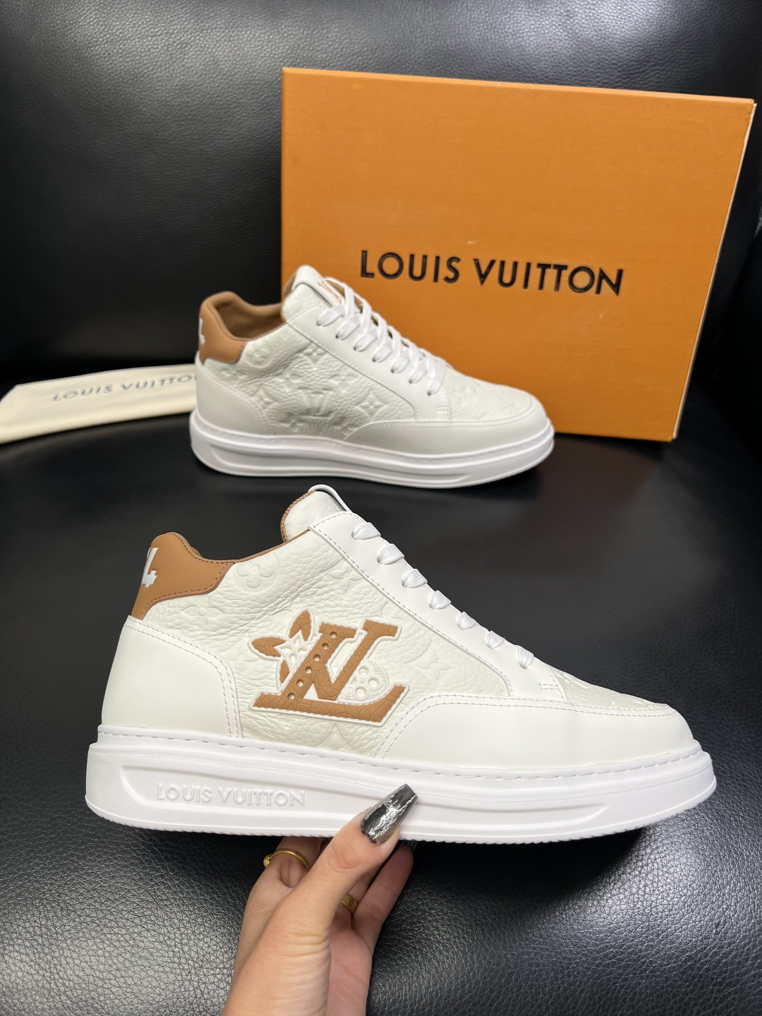 Lv 高品质 顶级工艺品 路易威登，运动板鞋专柜同步，鞋面意大利进口，高品质拼接缤纷色彩复杂工艺品，进口