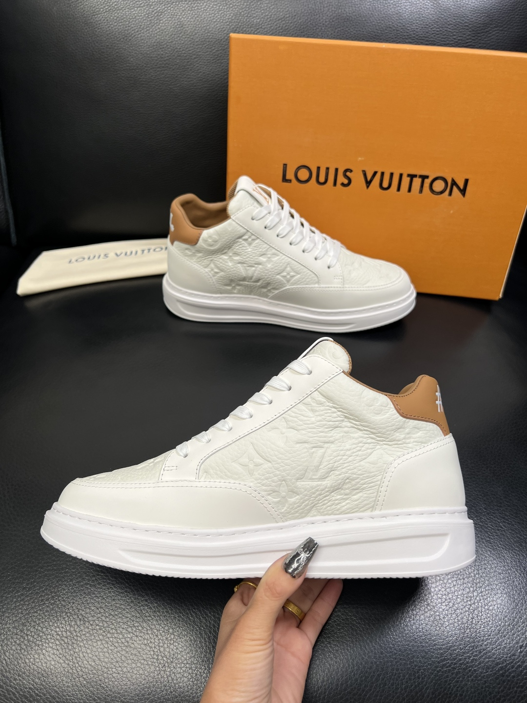 Lv 高品质 顶级工艺品 路易威登，运动板鞋专柜同步，鞋面意大利进口，高品质拼接缤纷色彩复杂工艺品，进口