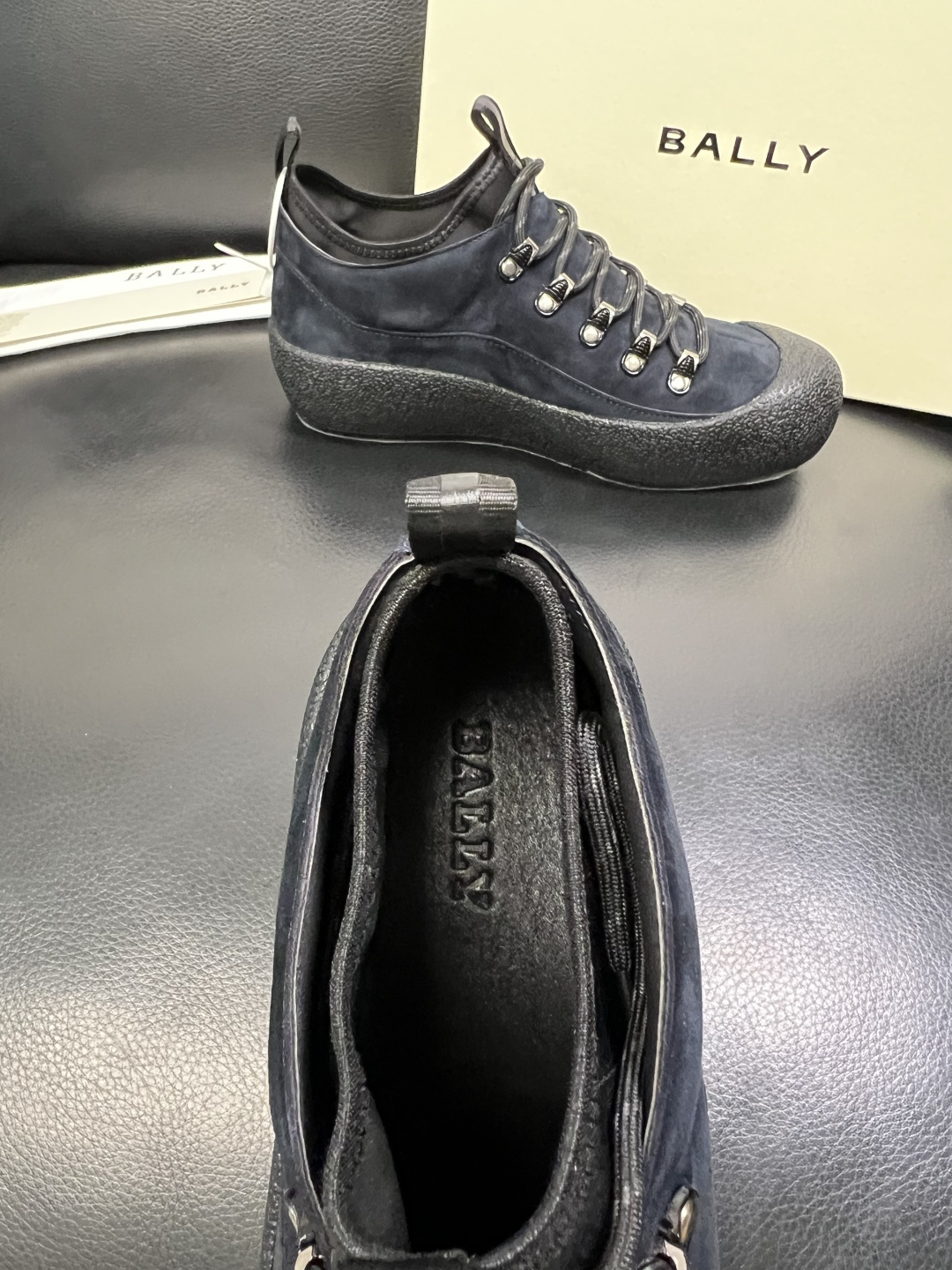 BALLY 高品质 顶级工艺品 巴利 专柜同原厂配置 ，鞋面意大利进口牛皮面料，进口水染牛皮里垫 ，鞋底